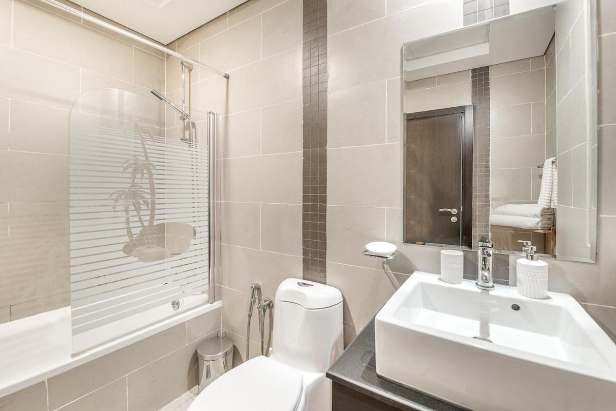 Amazing 1-bedroom For 4 With Rooftop Pool-dubai Marina Apartment *