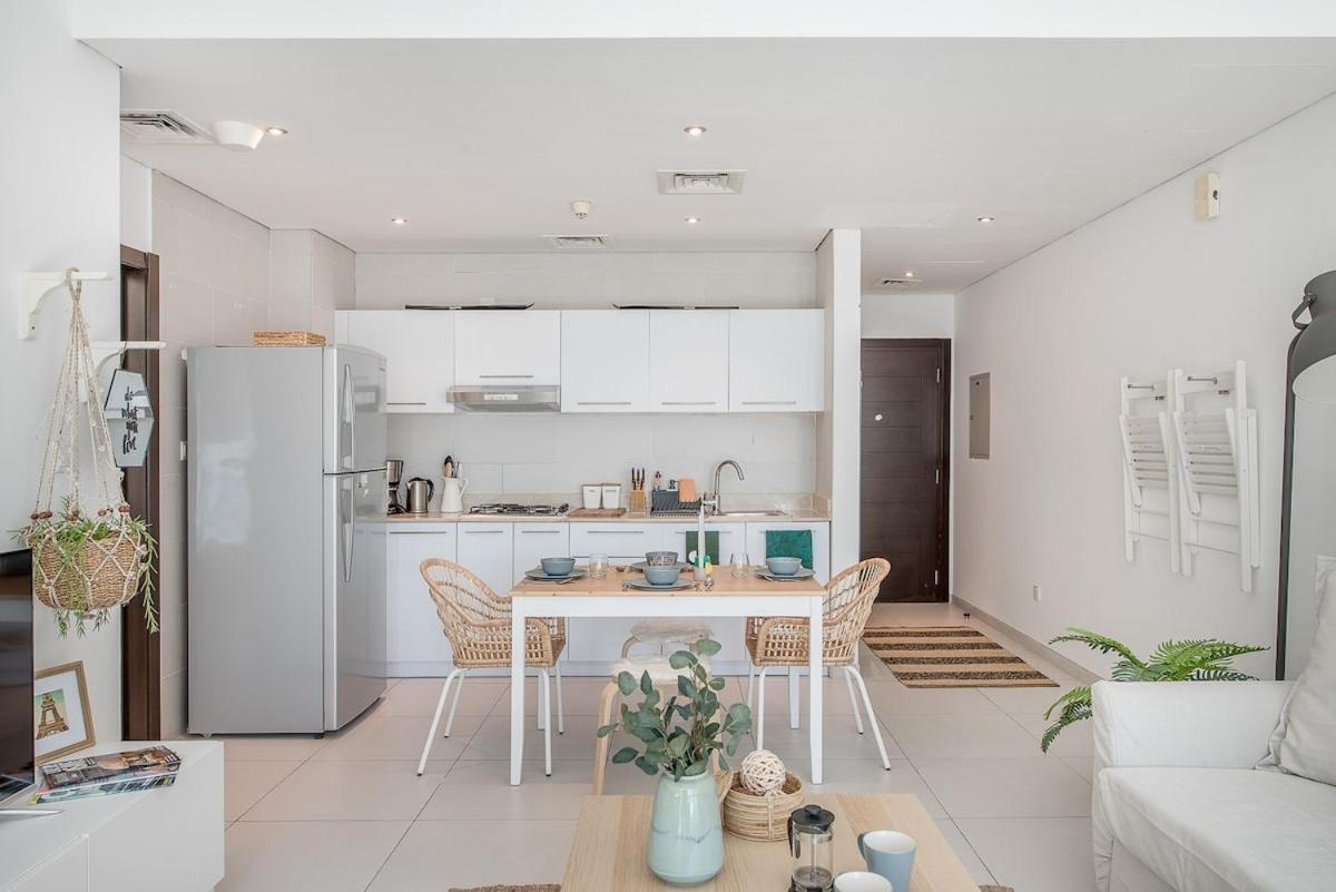 Amazing 1-bedroom For 4 With Rooftop Pool-dubai Marina Apartment