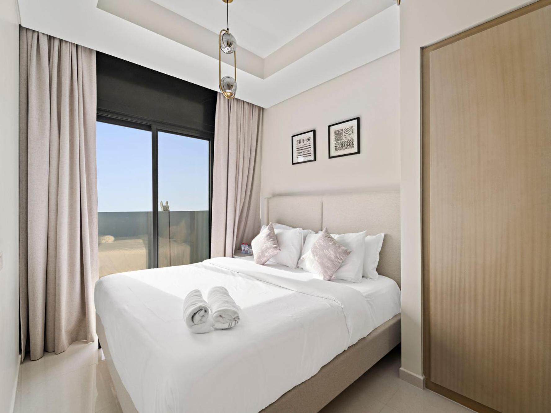 Apartment Bright & Modern 2br With Balcony In Aykon *