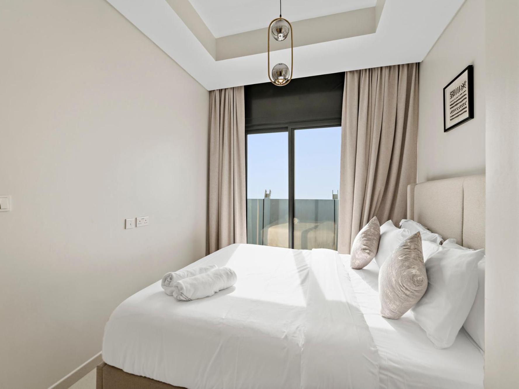 Apartment Bright & Modern 2br With Balcony In Aykon