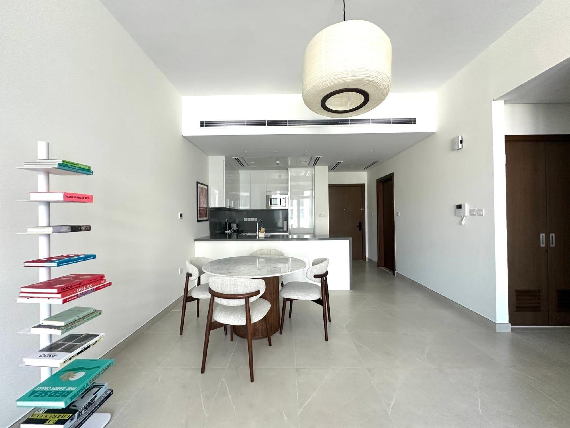 Luxury Jumeirah Canal Front Designer Sleeps4 Apartment *