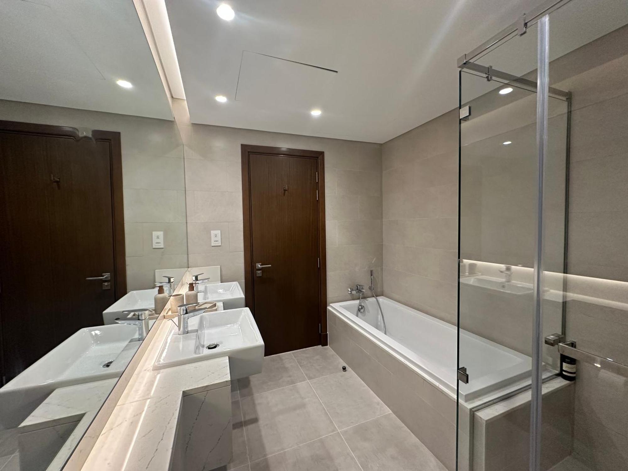 Luxury Jumeirah Canal Front Designer Sleeps4 Dubai