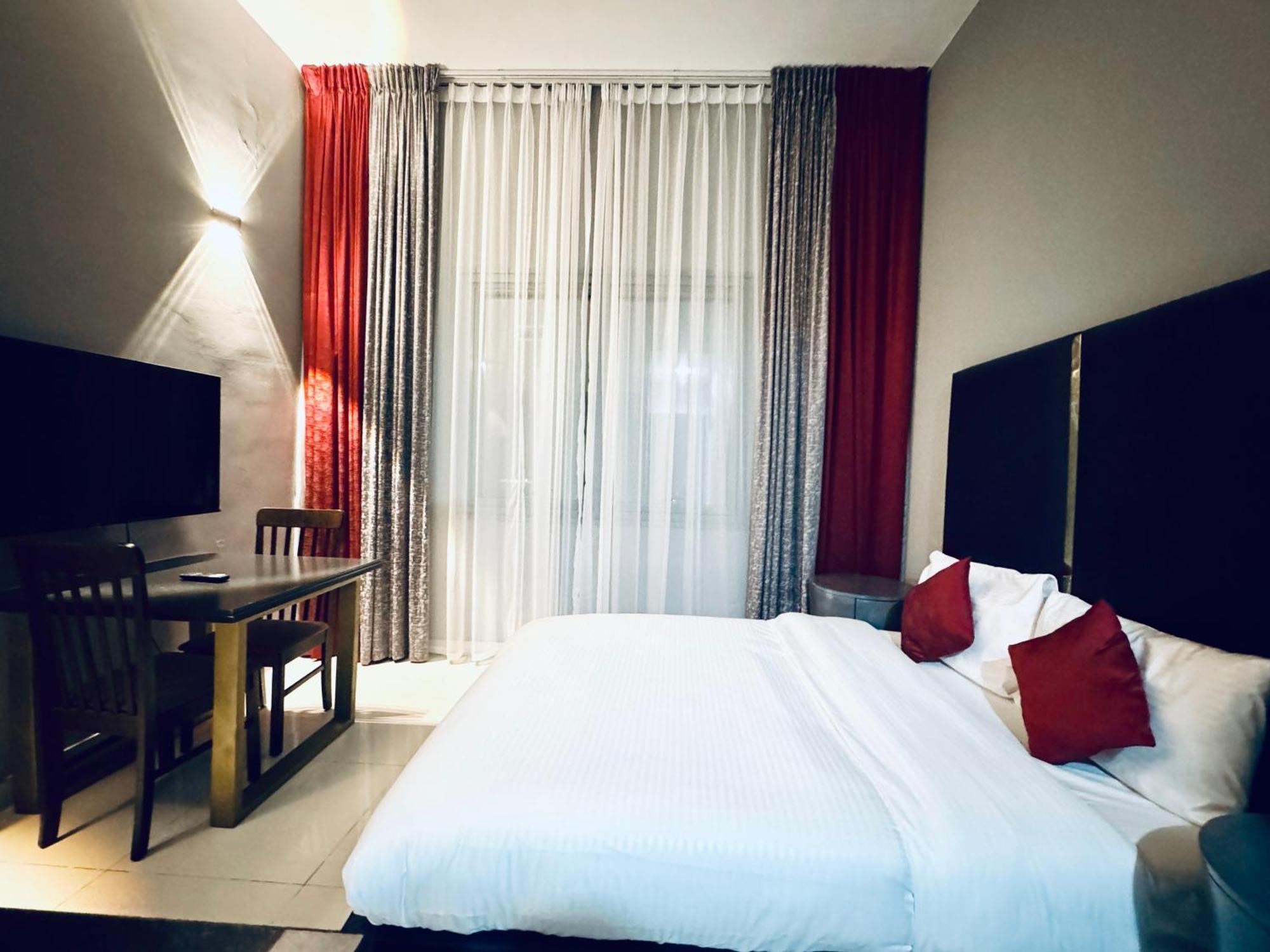 Al Manara Classic Deluxe Apartment
