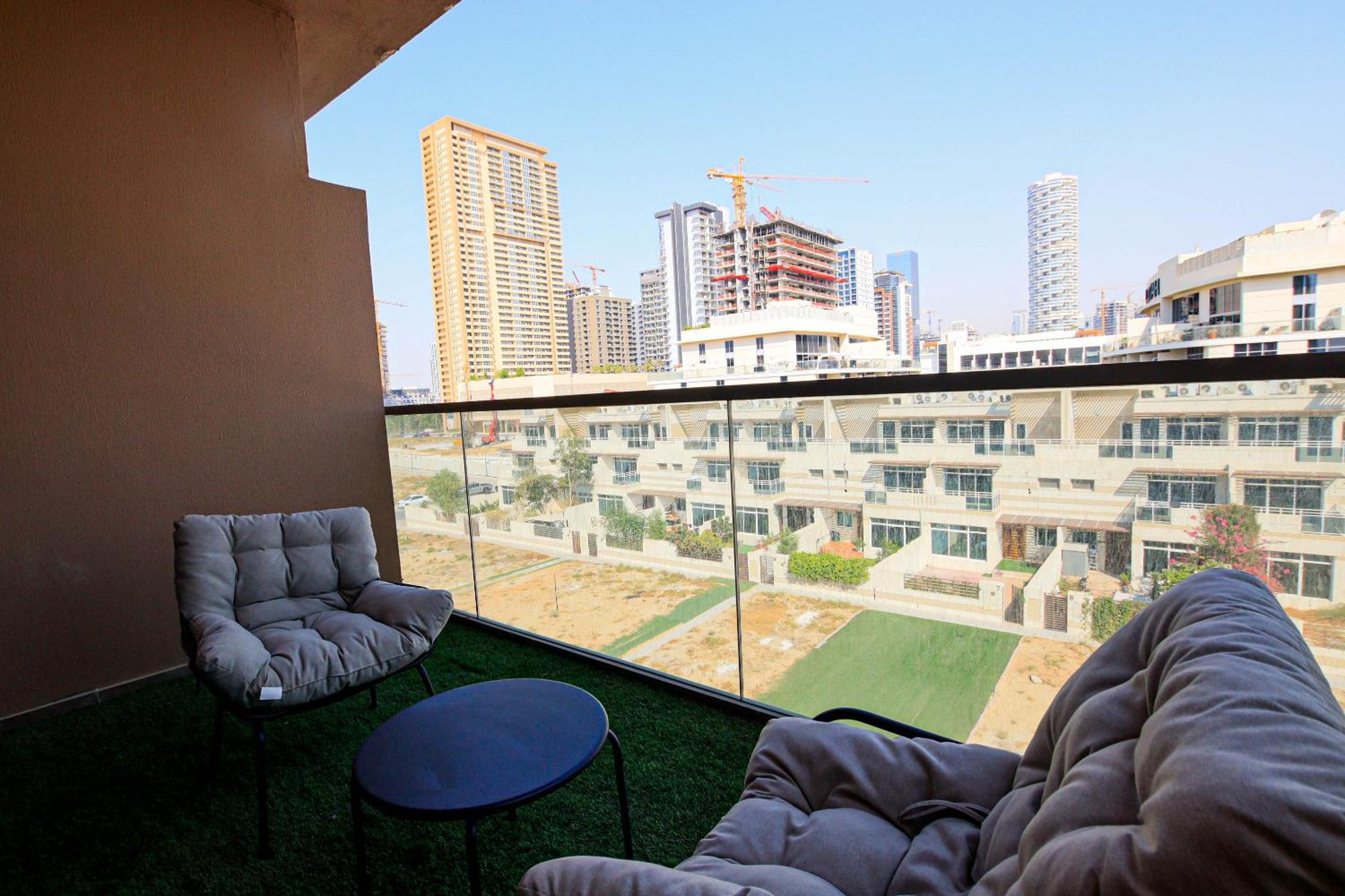 Spacious 2 Bedroom Maids Eleganz In Jvc Apartment