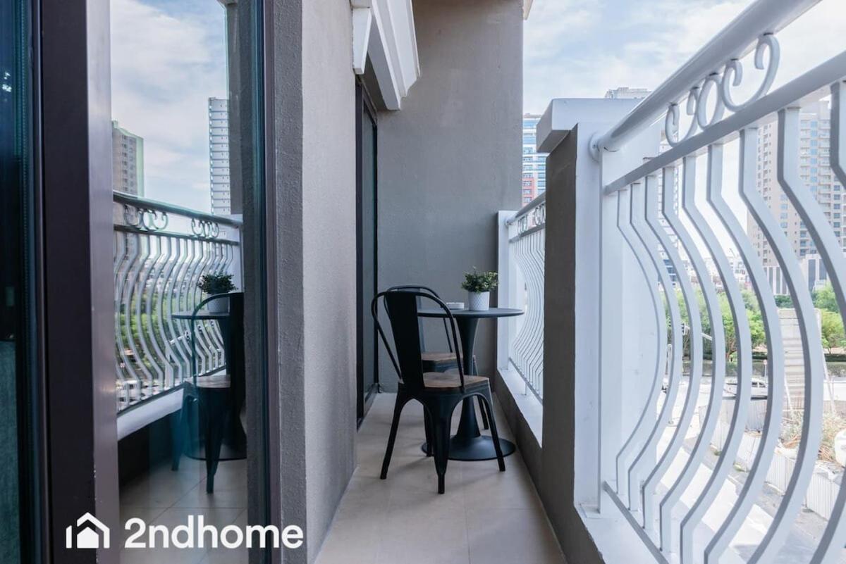 Spacious 1 Bedroom Unit With Maids *