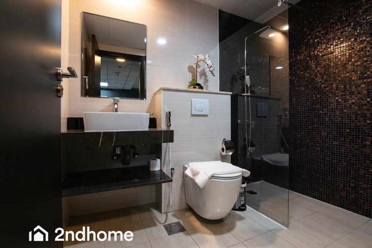 Spacious 1 Bedroom Unit With Maids * Dubai