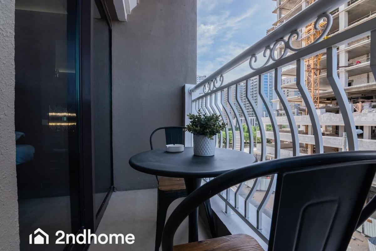 Apartment Spacious 1 Bedroom Unit With Maids