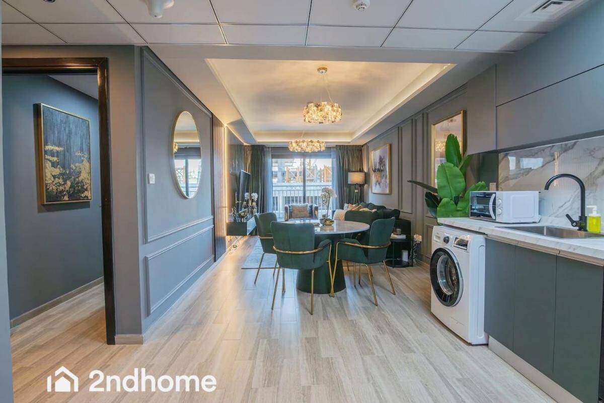 Apartment Spacious 1 Bedroom Unit With Maids