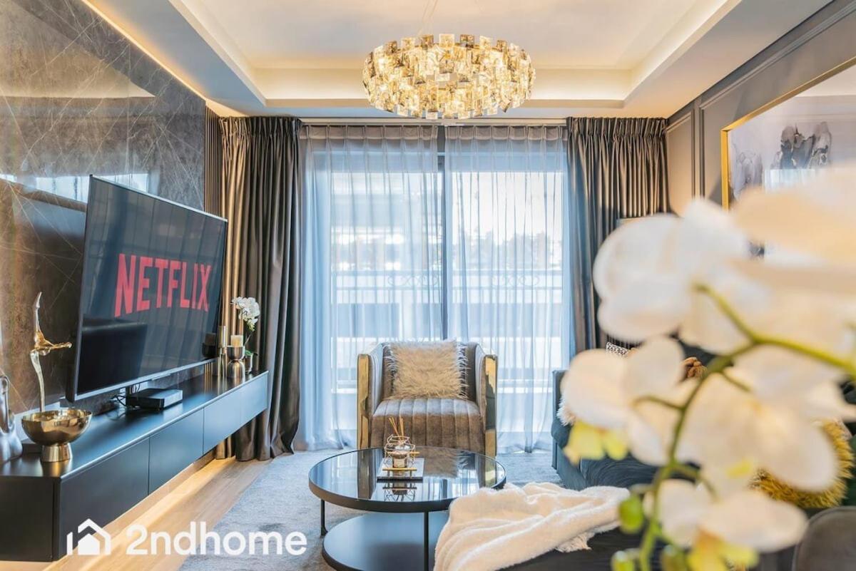 Spacious 1 Bedroom Unit With Maids