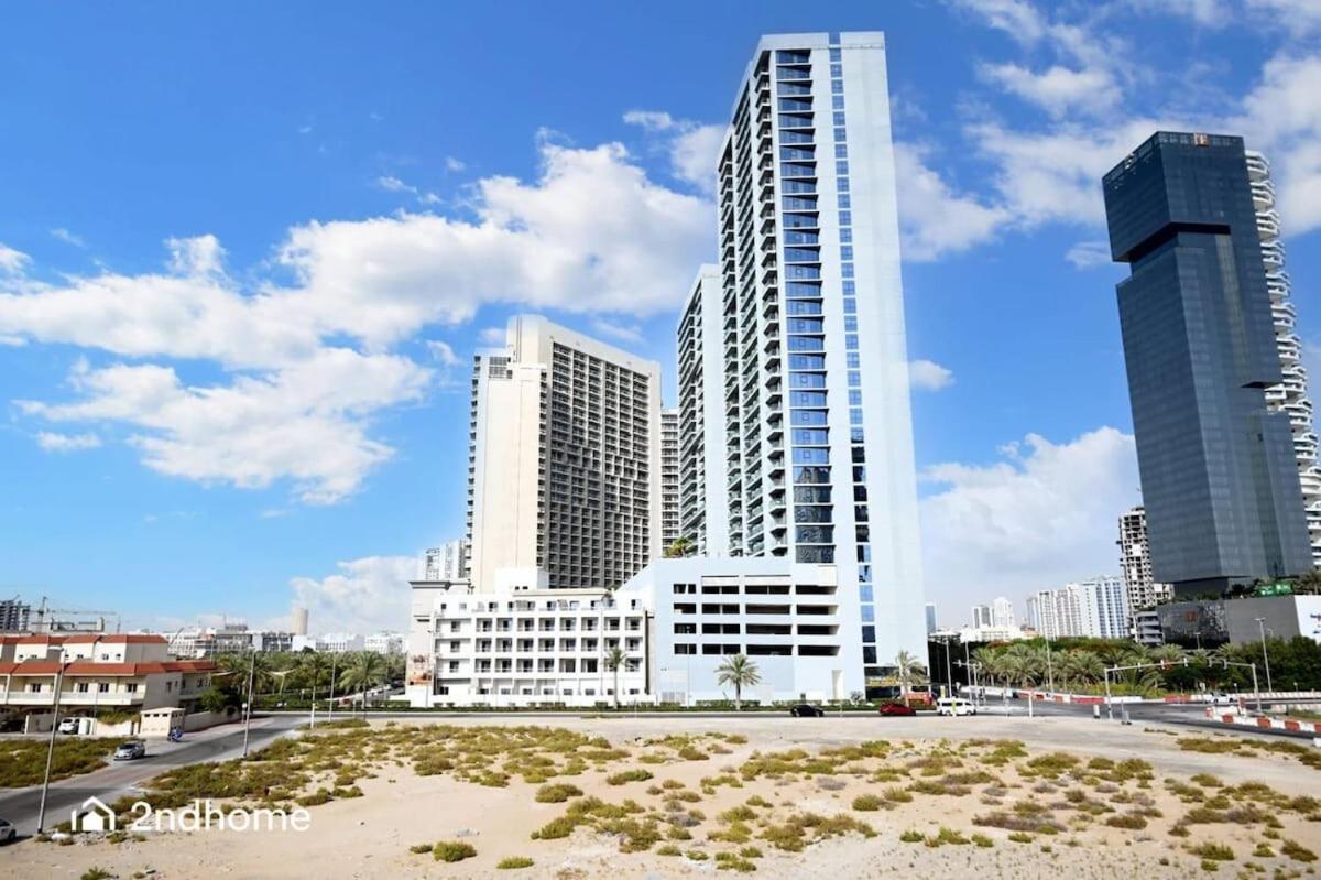 Spacious 1 Bedroom Unit With Maids Apartment