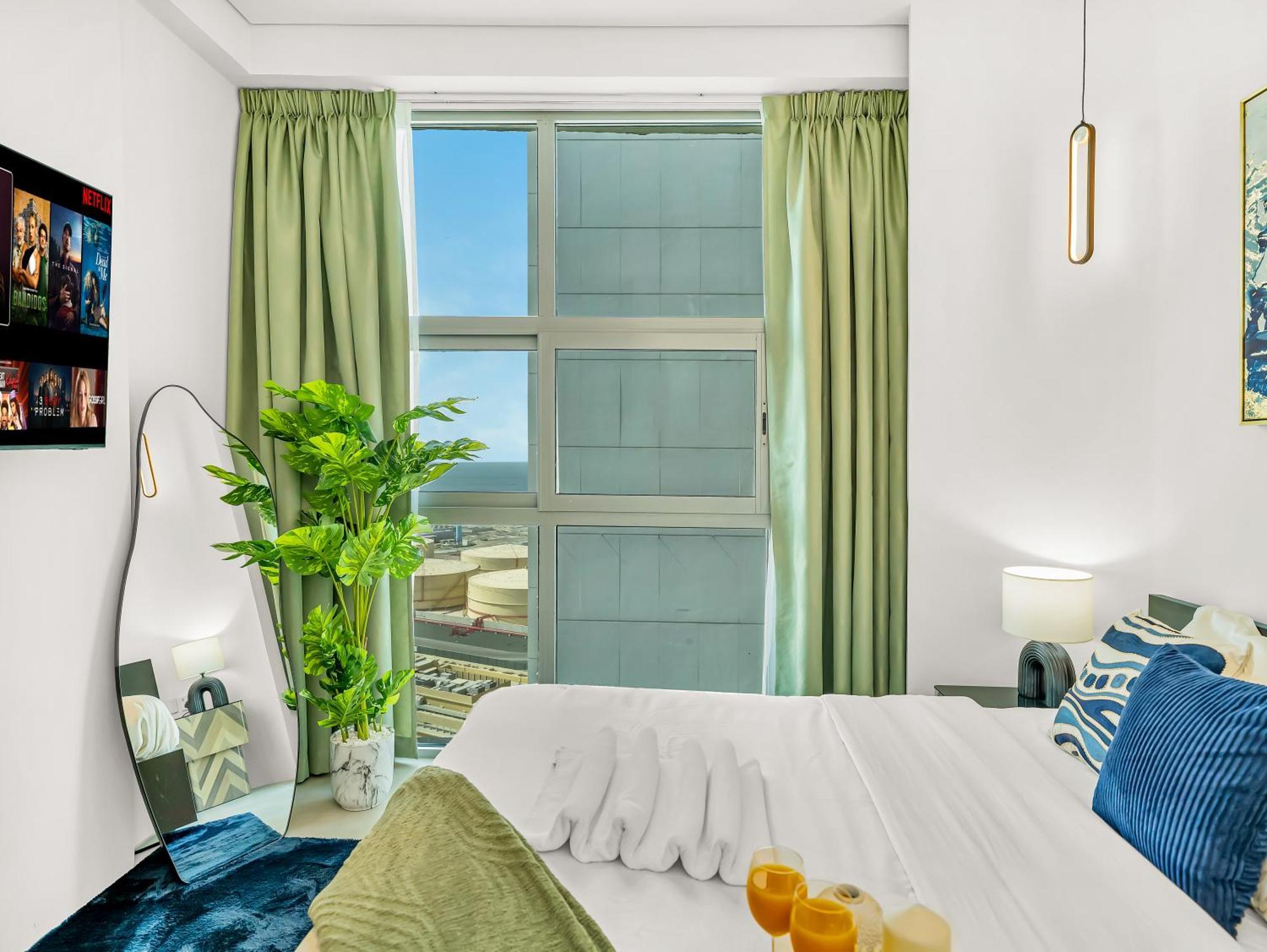 Luxurious 2br Marina View *