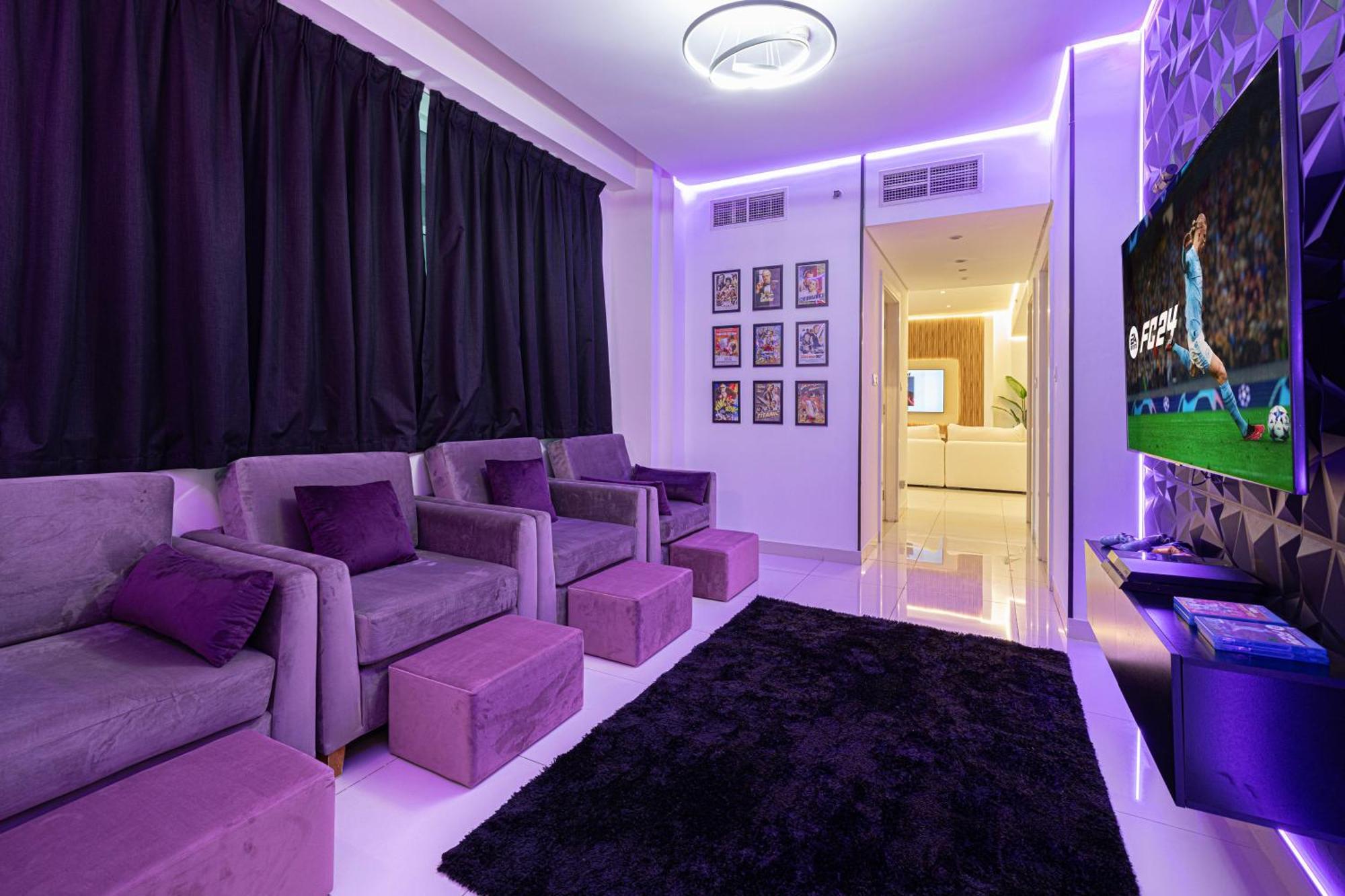 Downtown Views - The Penthouse Apartment
