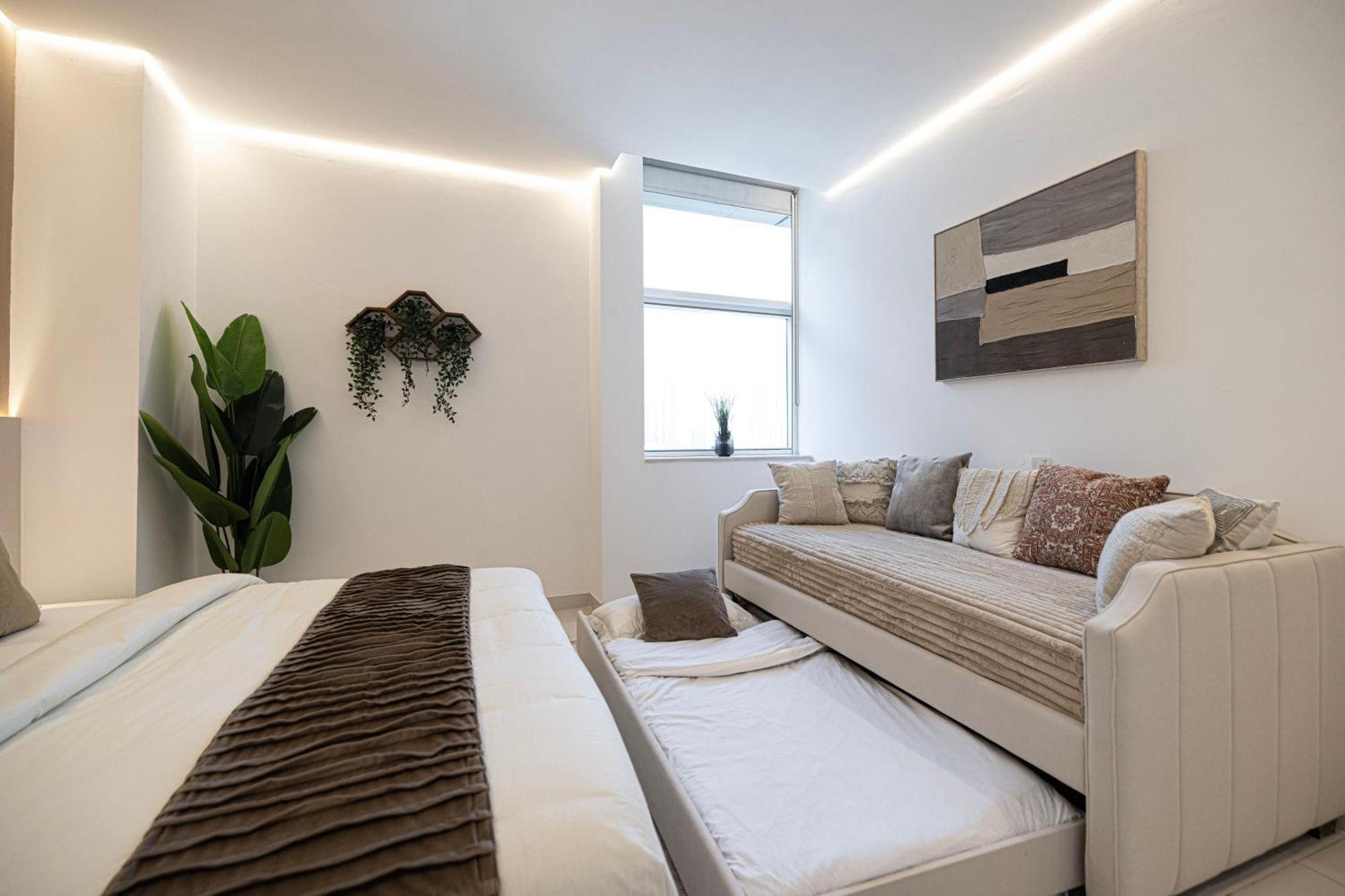 Apartment Downtown Views - The Penthouse *