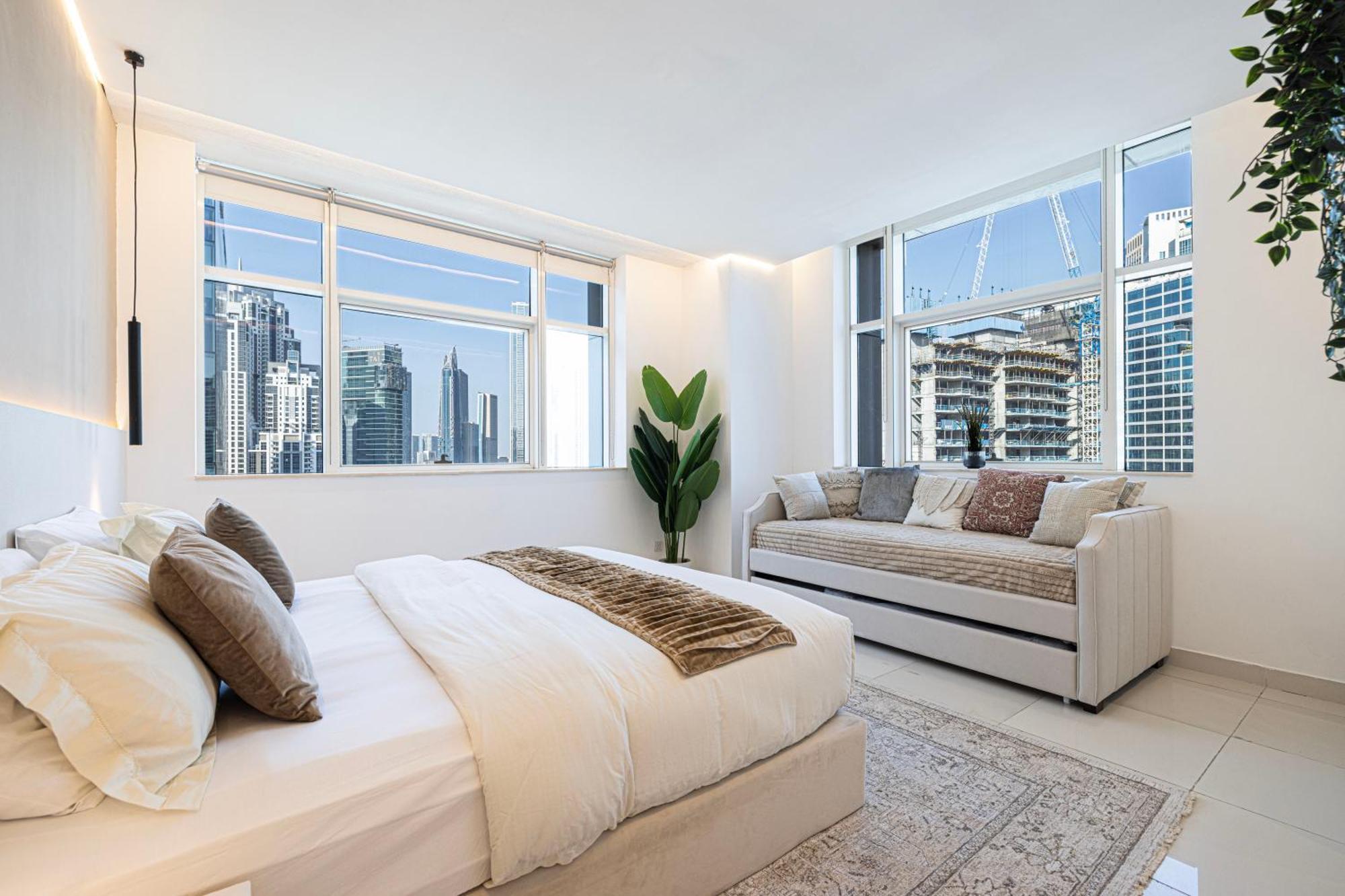 Downtown Views - The Penthouse Apartment *