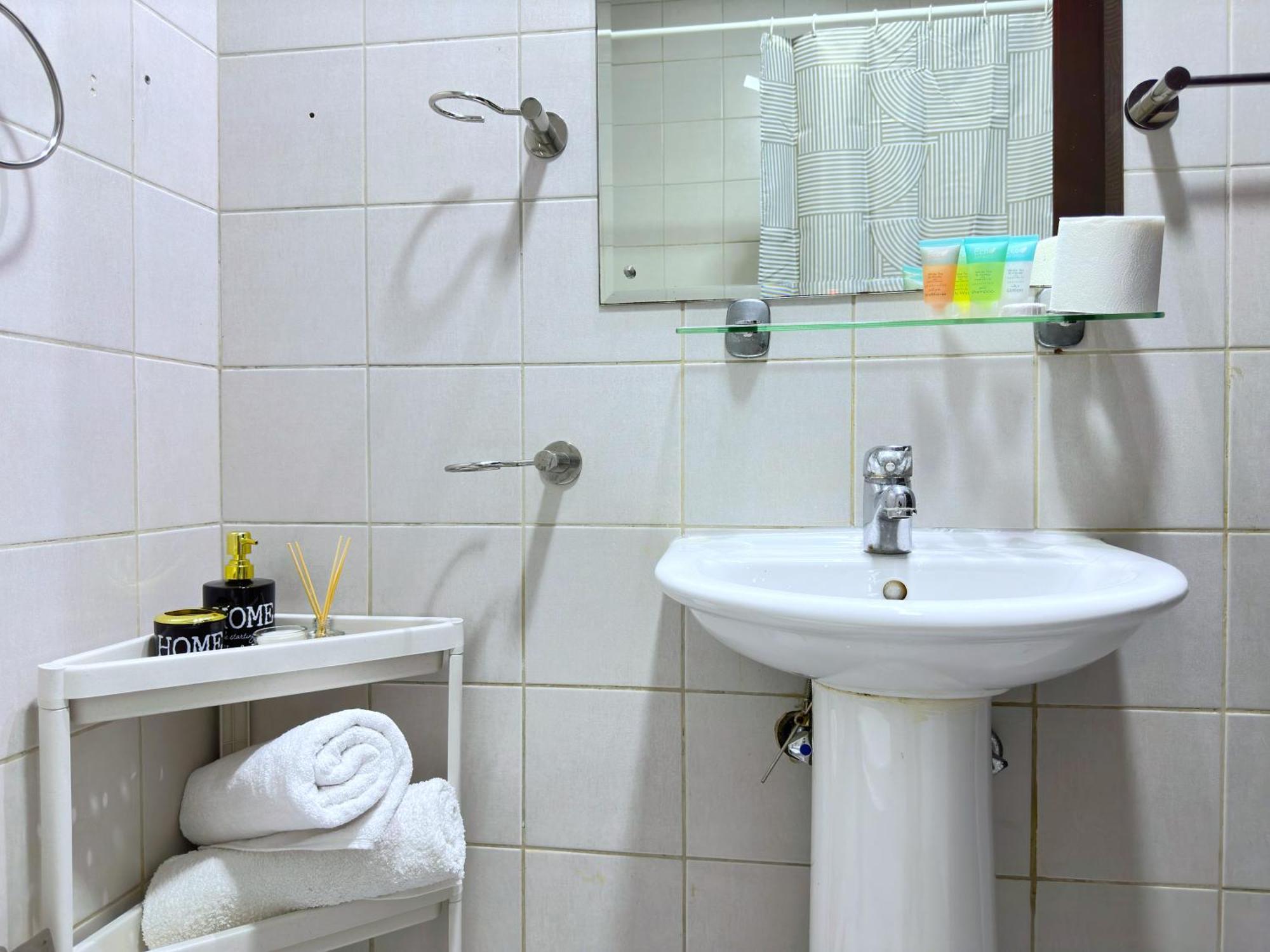 Apartment Stylish With Stunning Marina Canal Views Near To The