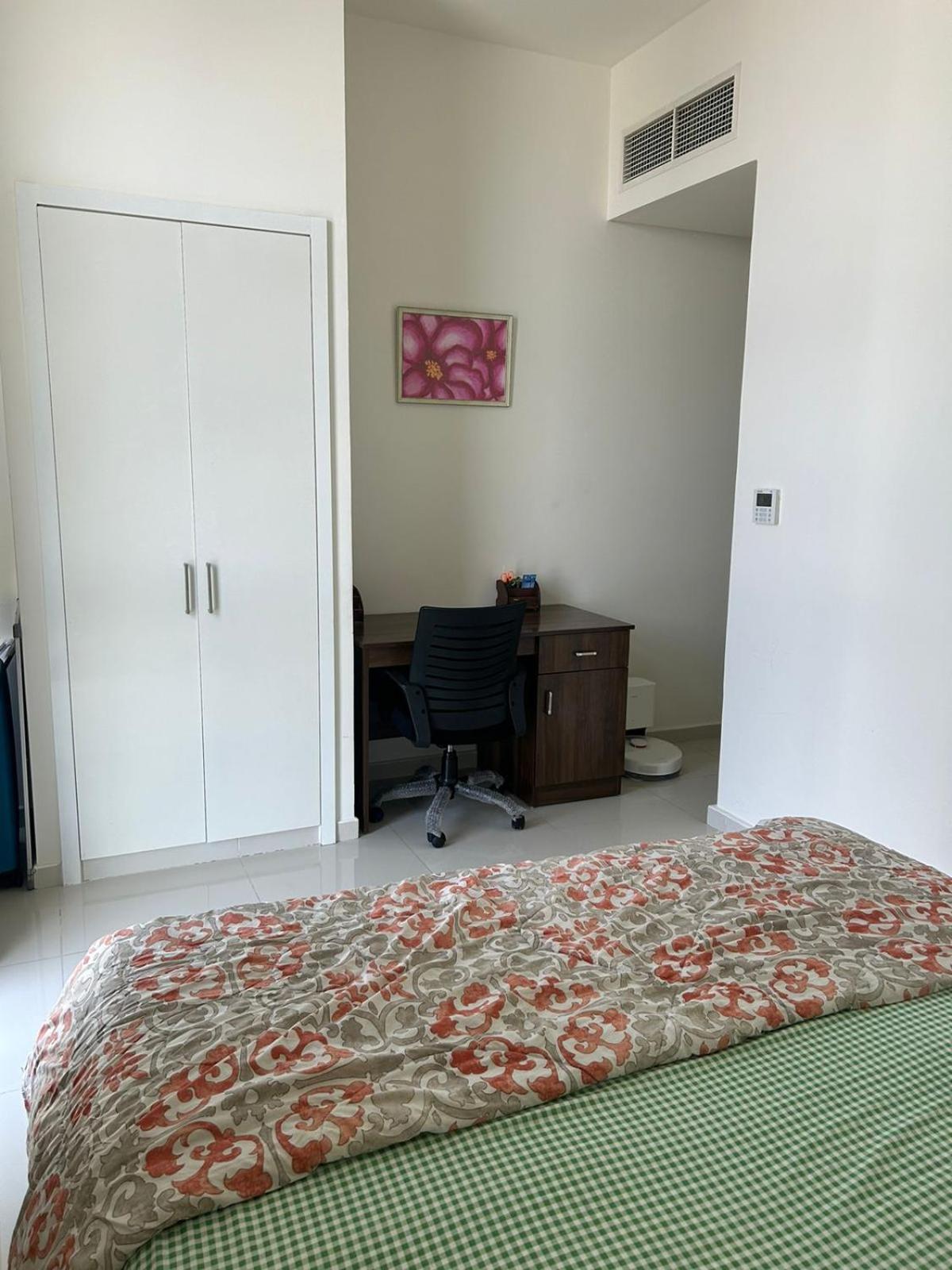 Females Only - Private With Work Desk And Attached Bathroom In