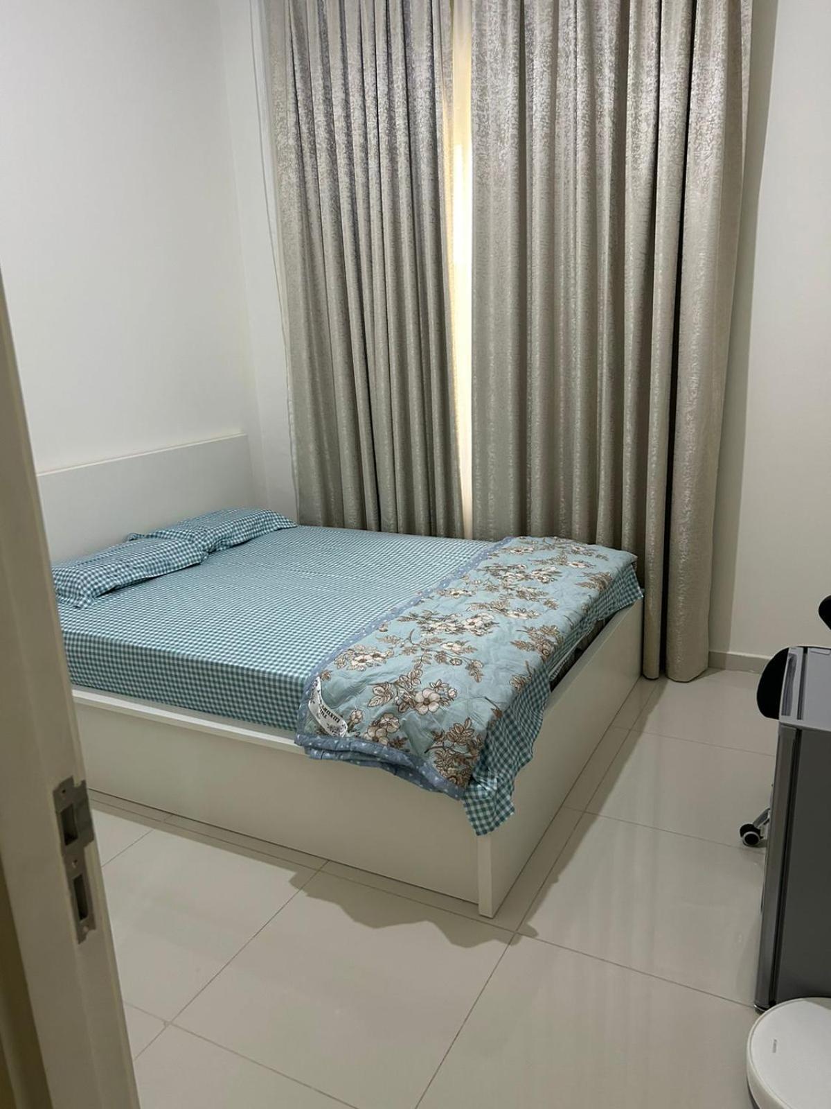 Females Only - Private With Work Desk And Attached Bathroom In Homestay *