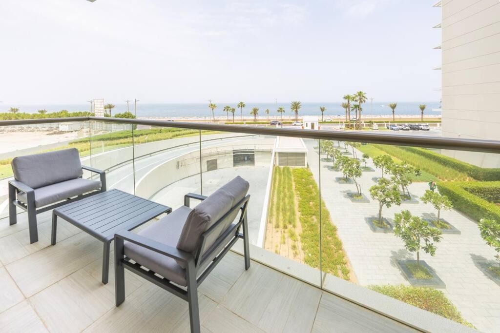 Cozy Beachfront 1 Bedroom - The 8 Apartment *