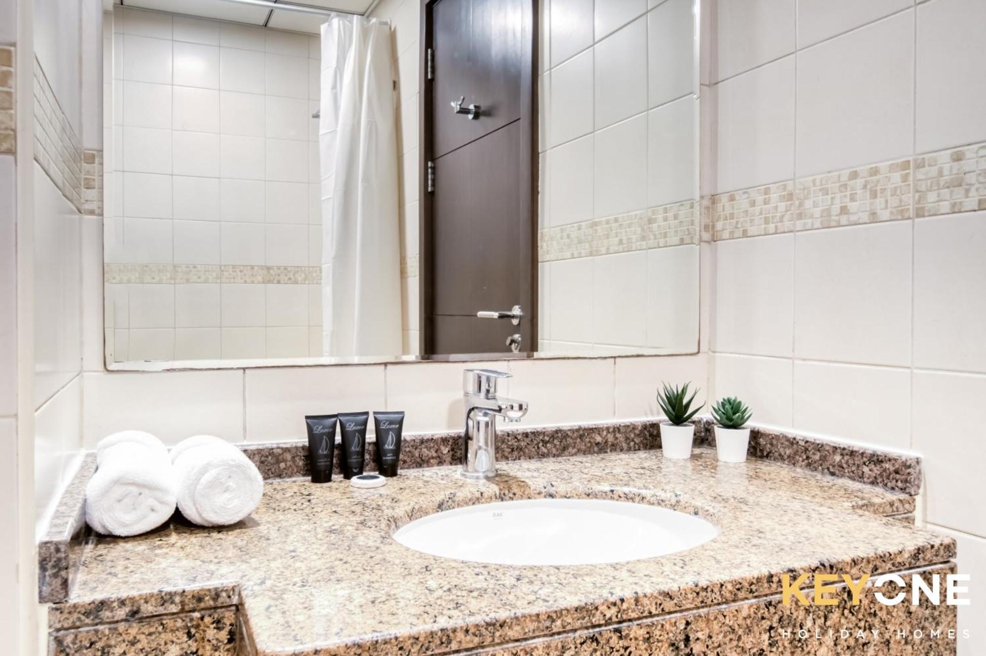 Apartment Contemporary One Bedroom 3 *