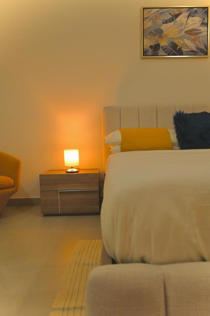 Fully Furnished Elegant Close By Science Park, Miracle Garden And Butterfly Garden Apartment