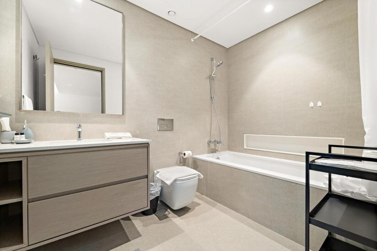 Apartment First Class 1br Iconic Luxury Dubai