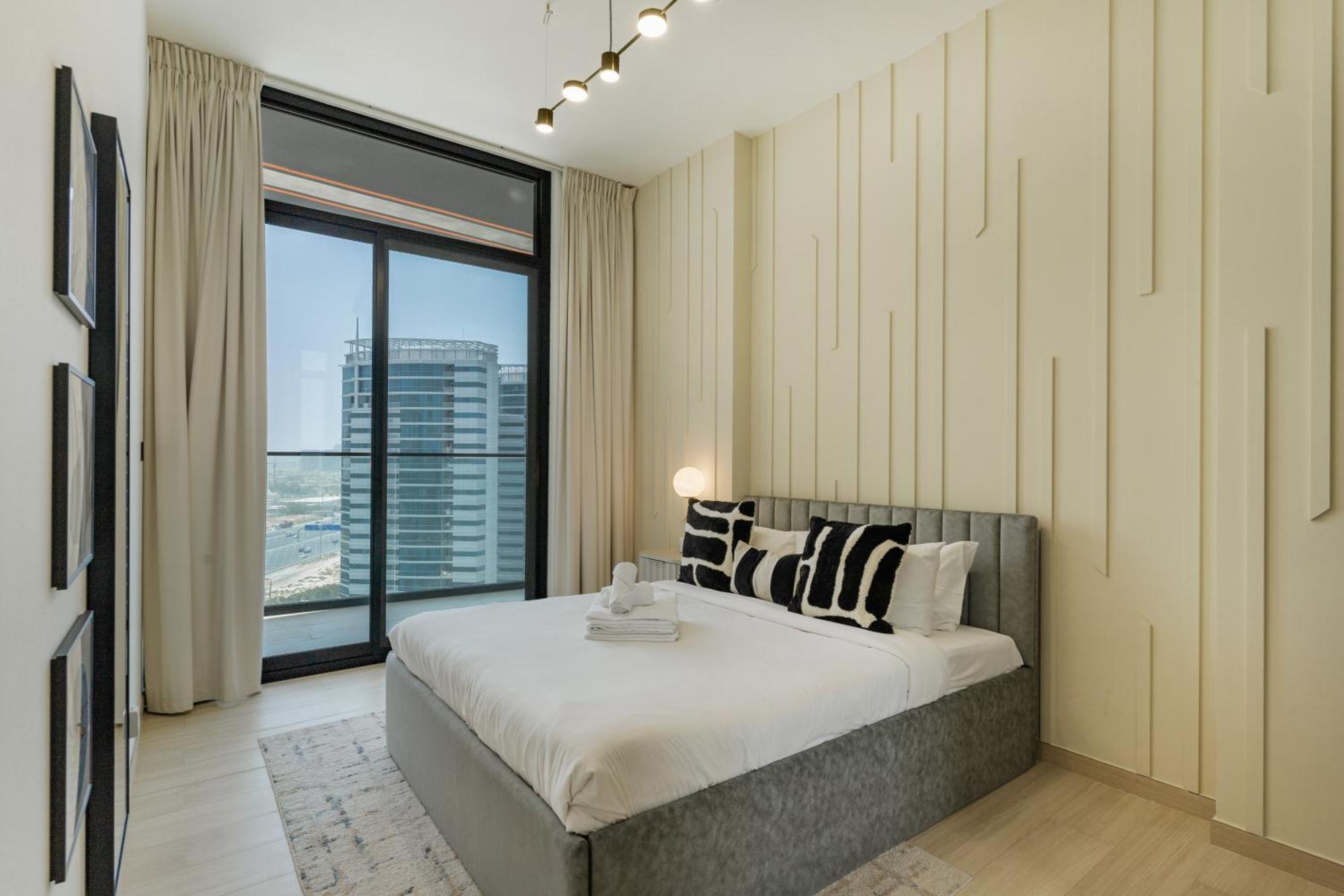 Stylish 3 Bedroom In Jvc Apartment