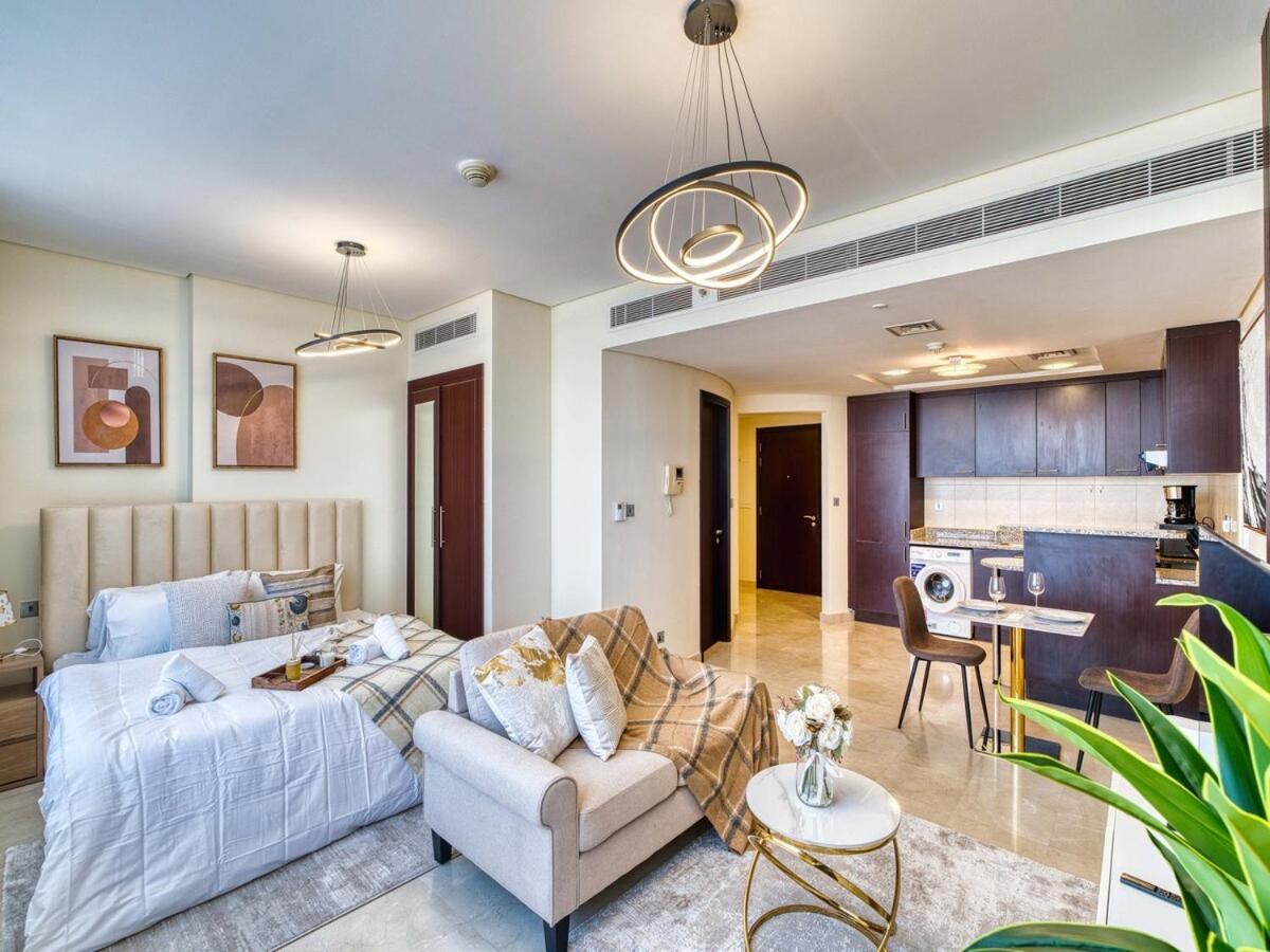 Classic Sky Bright Apartment