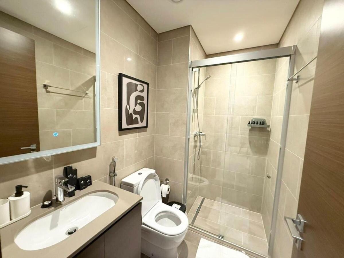 Apartment Brand New Modern Great Location *