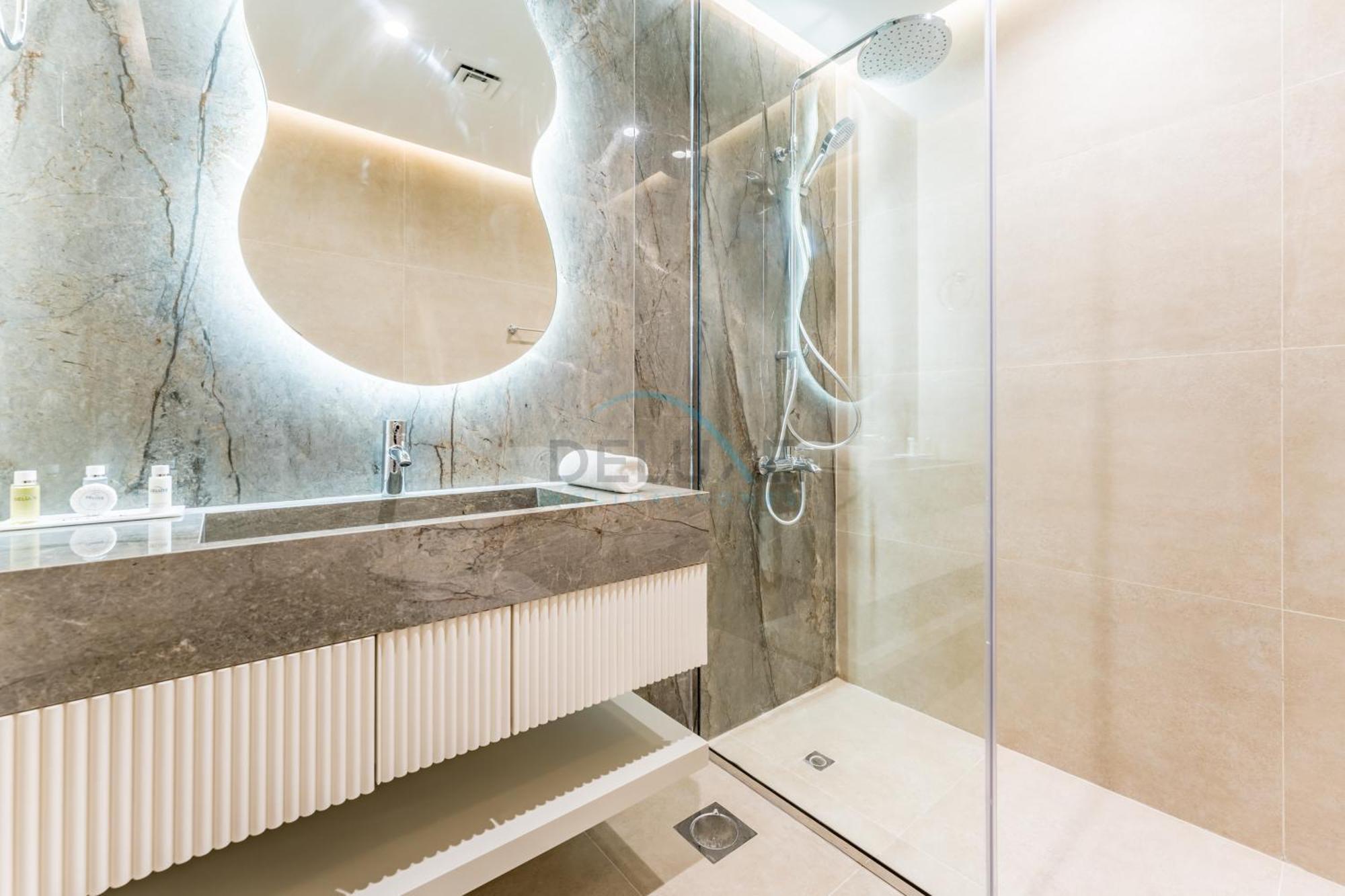 Refurbished 1br High * Dubai