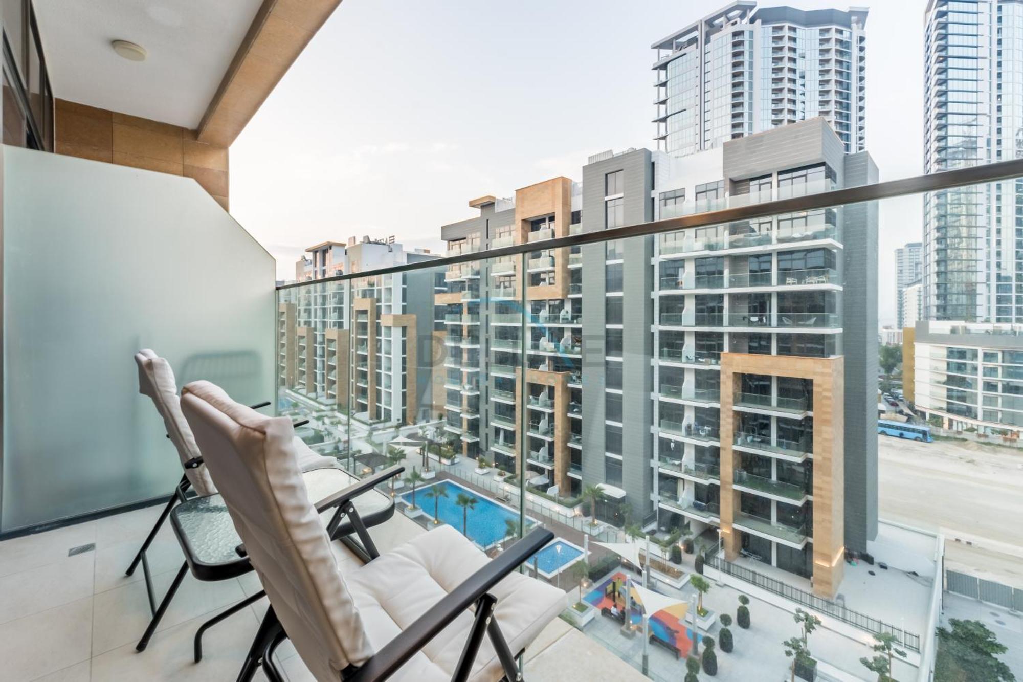 View Minutes Drive To Burj Khalifa, Azizi Riviera 43, Al Merkadh By Deluxe Homes Apartment Dubai