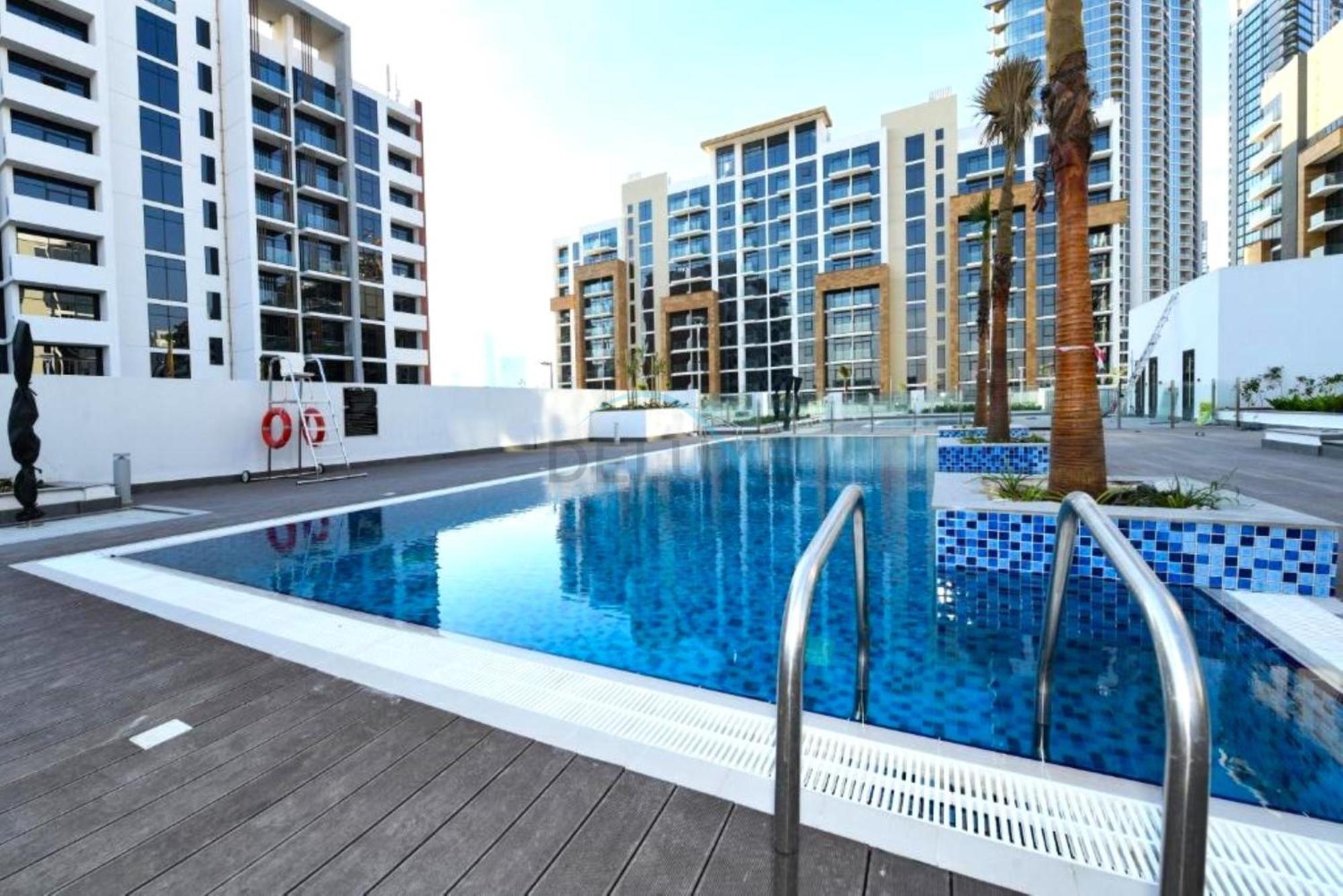 Apartment View Minutes Drive To Burj Khalifa, Azizi Riviera 43, Al Merkadh By Deluxe Homes