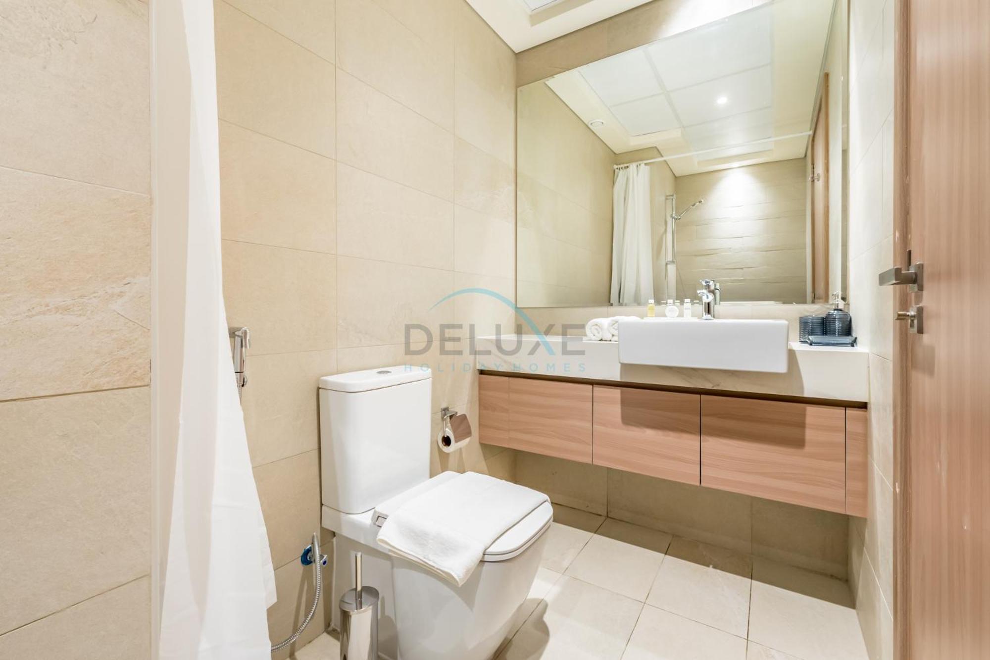 View Minutes Drive To Burj Khalifa, Azizi Riviera 43, Al Merkadh By Deluxe Homes Apartment *