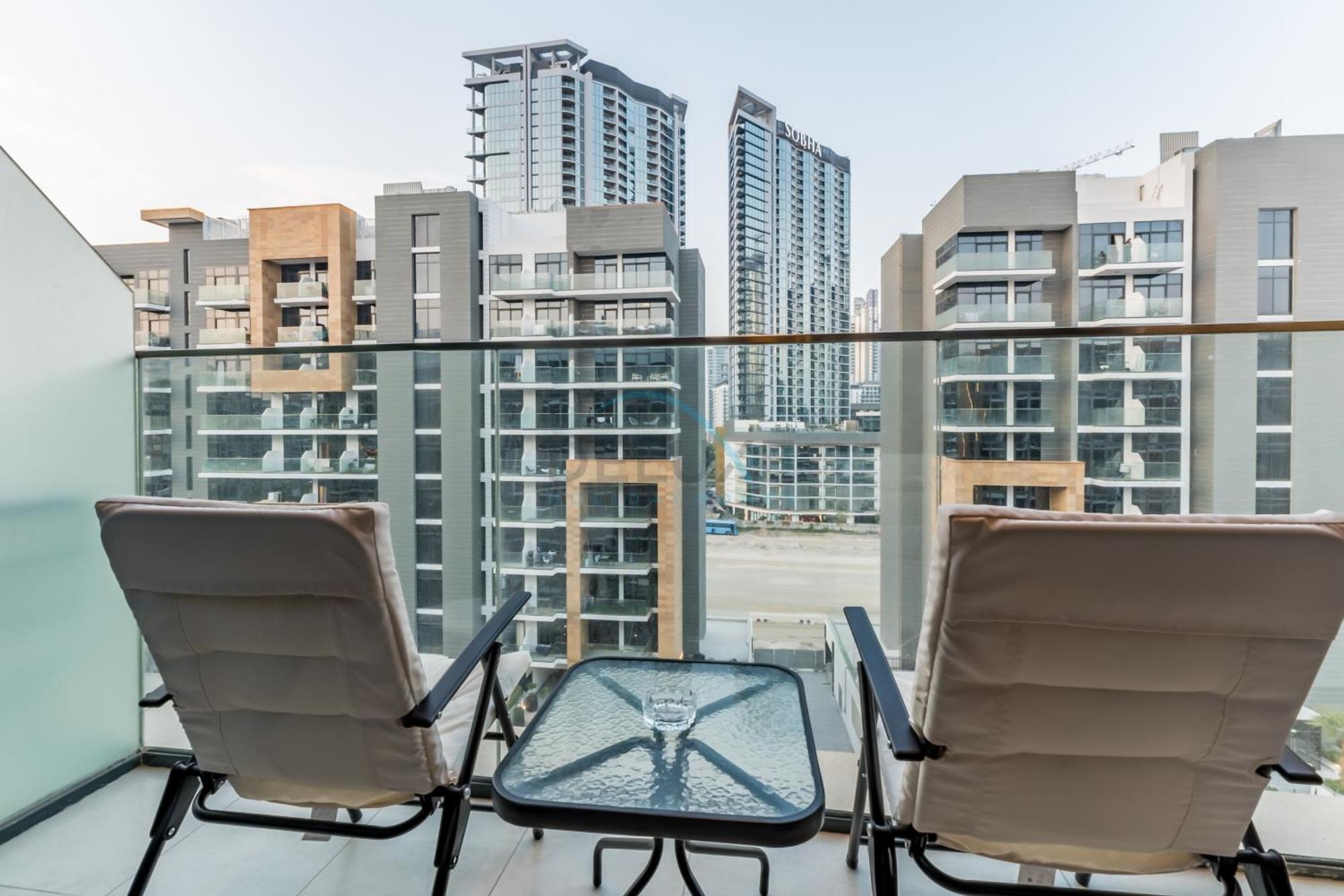 View Minutes Drive To Burj Khalifa, Azizi Riviera 43, Al Merkadh By Deluxe Homes Dubai