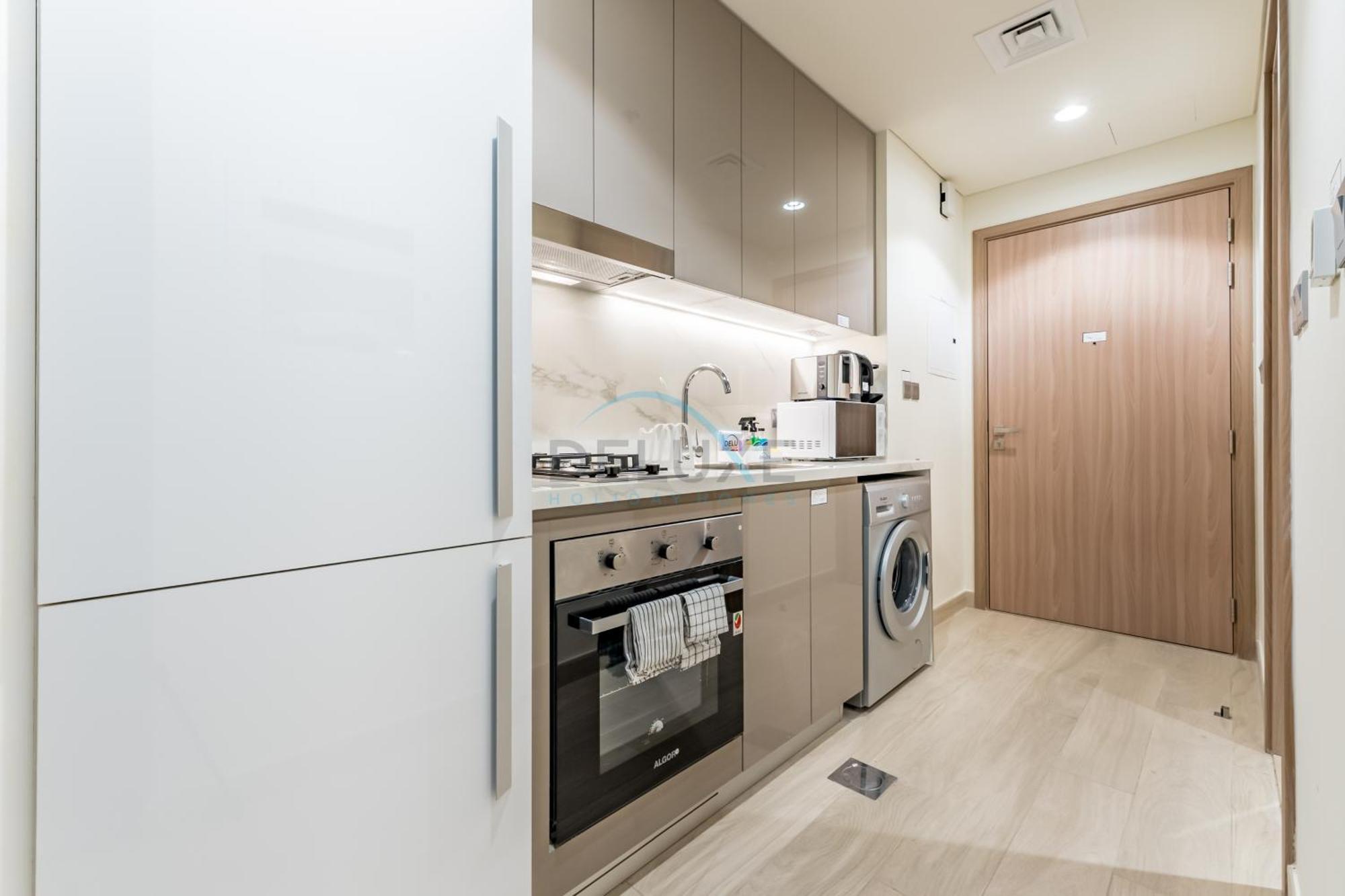 Apartment View Minutes Drive To Burj Khalifa, Azizi Riviera 43, Al Merkadh By Deluxe Homes *