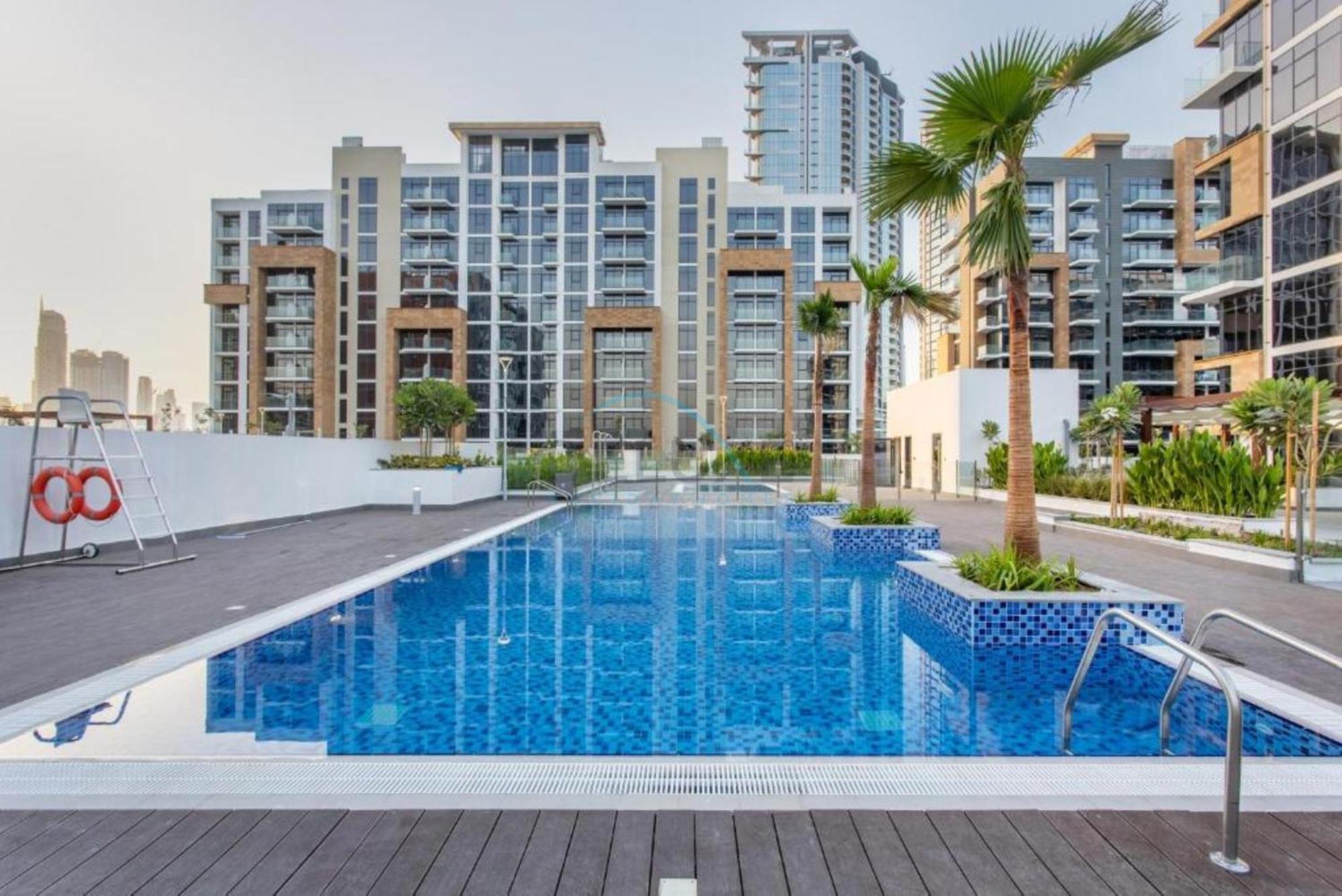 View Minutes Drive To Burj Khalifa, Azizi Riviera 43, Al Merkadh By Deluxe Homes *