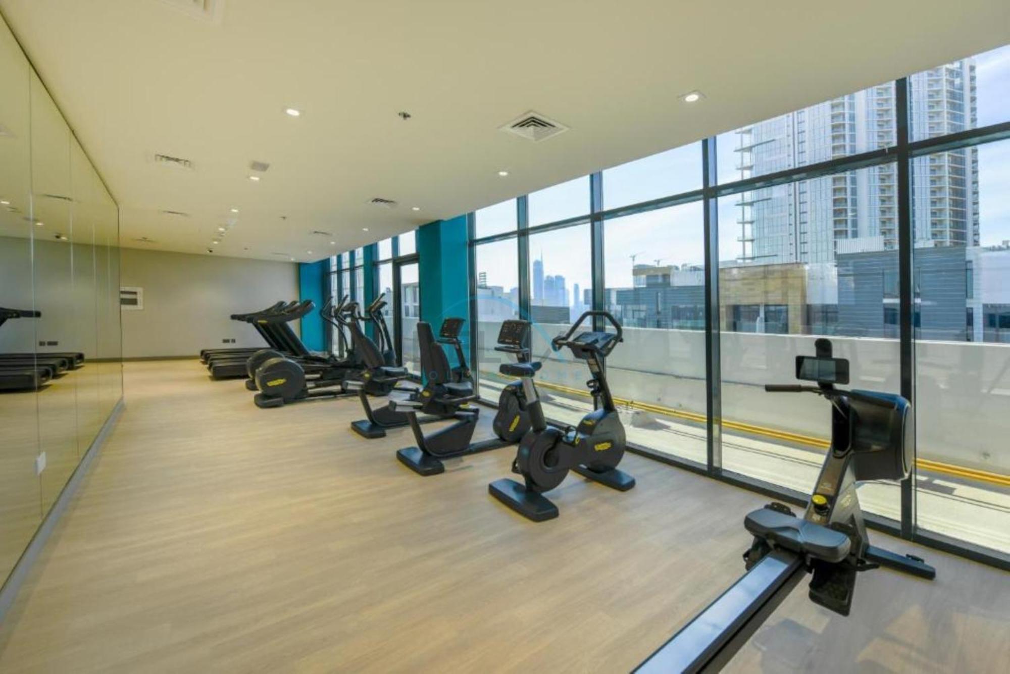 View Minutes Drive To Burj Khalifa, Azizi Riviera 43, Al Merkadh By Deluxe Homes * Dubai