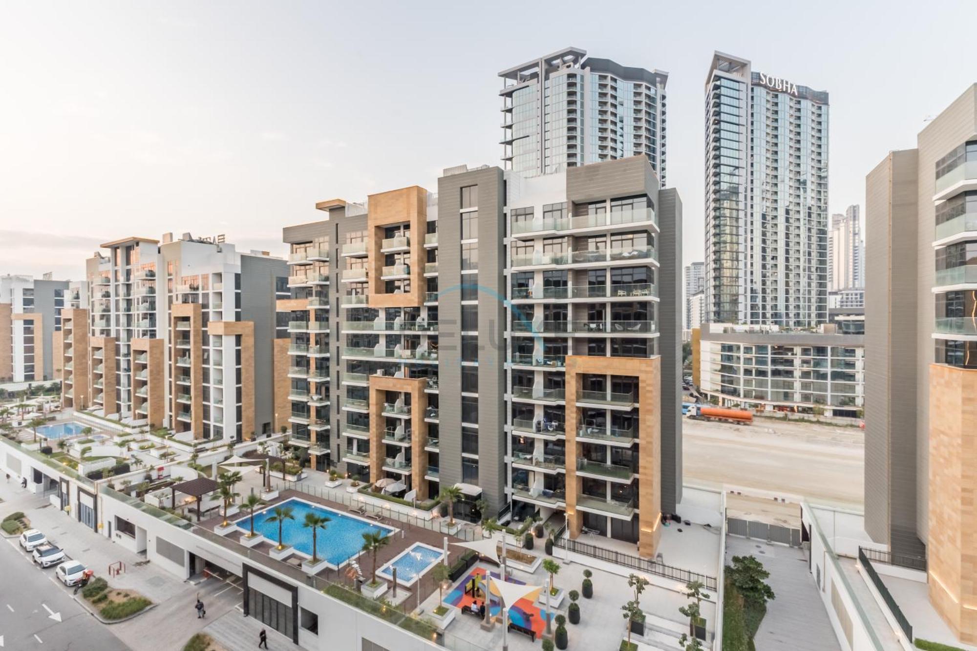 View Minutes Drive To Burj Khalifa, Azizi Riviera 43, Al Merkadh By Deluxe Homes Apartment Dubai