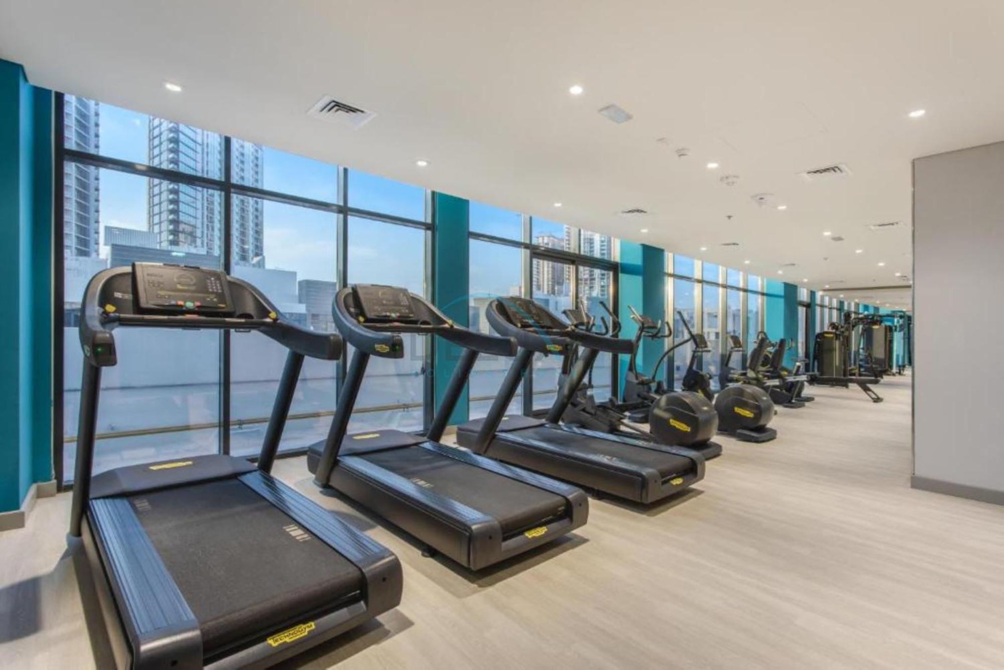 Apartment View Minutes Drive To Burj Khalifa, Azizi Riviera 43, Al Merkadh By Deluxe Homes *