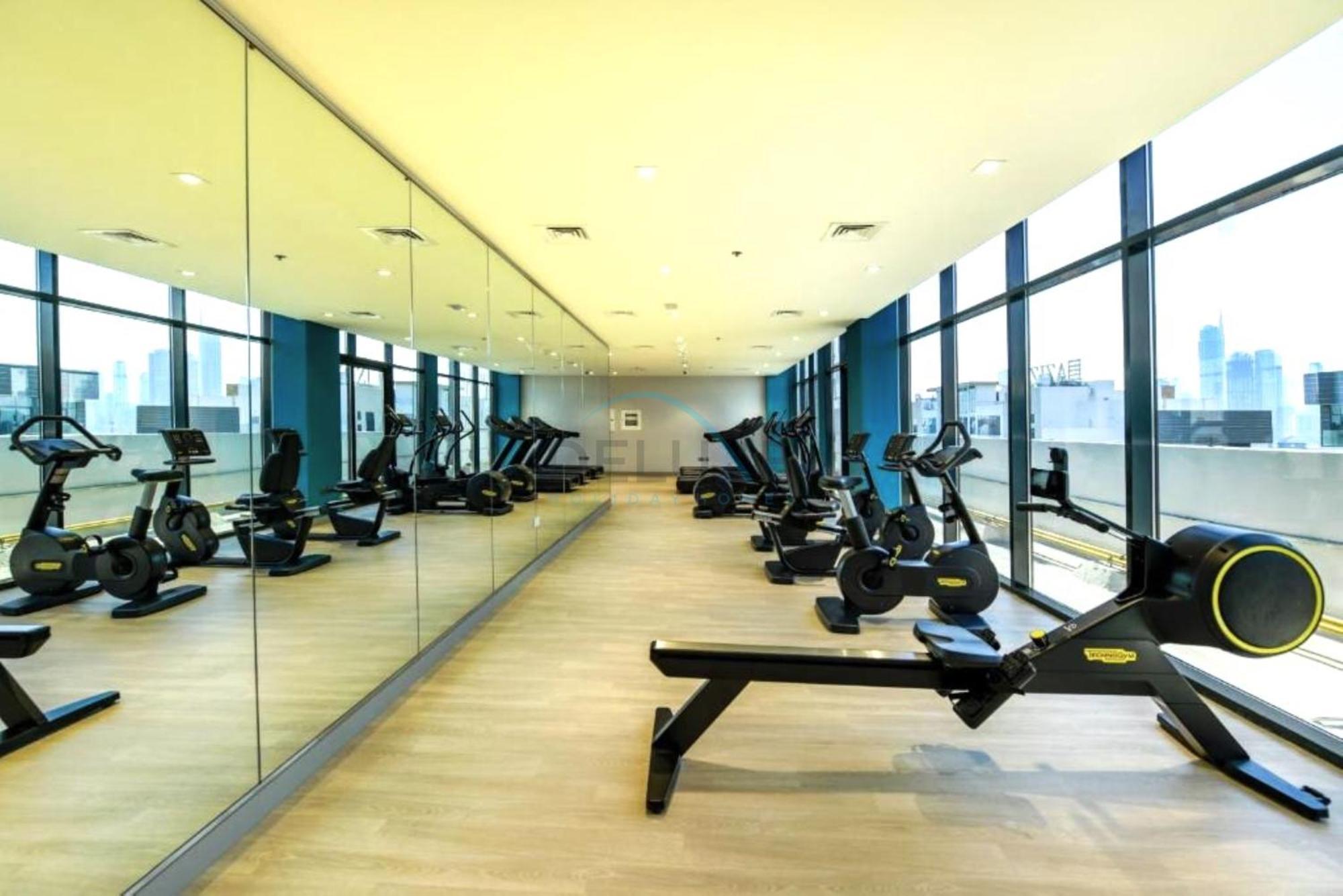 View Minutes Drive To Burj Khalifa, Azizi Riviera 43, Al Merkadh By Deluxe Homes Apartment