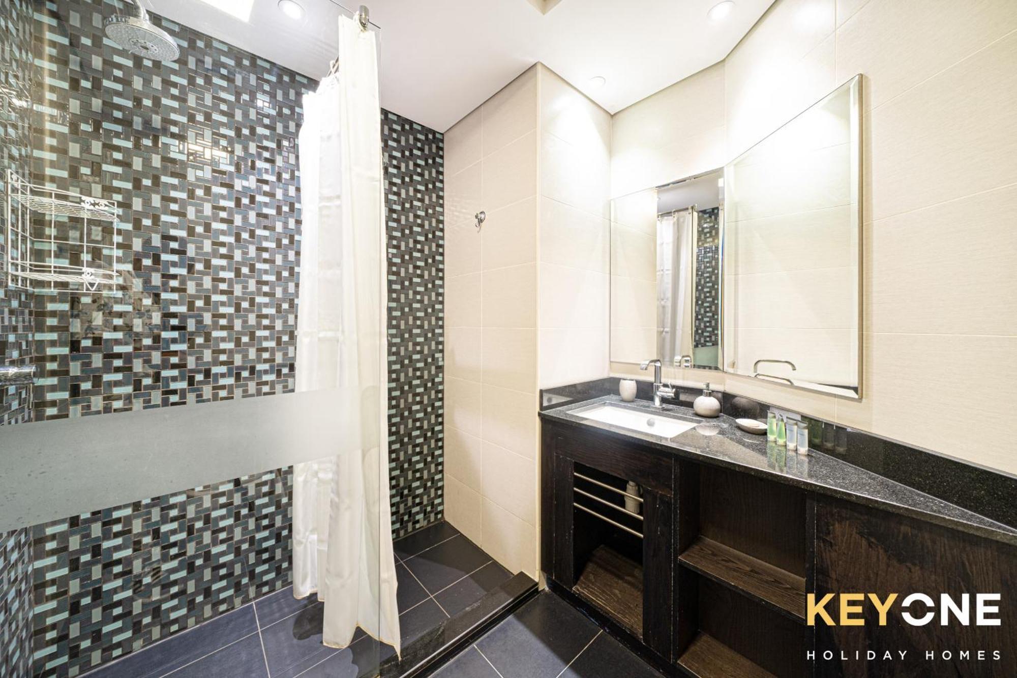 Lavish One Bedroom With Amazing Sun Deck & Pool * Dubai