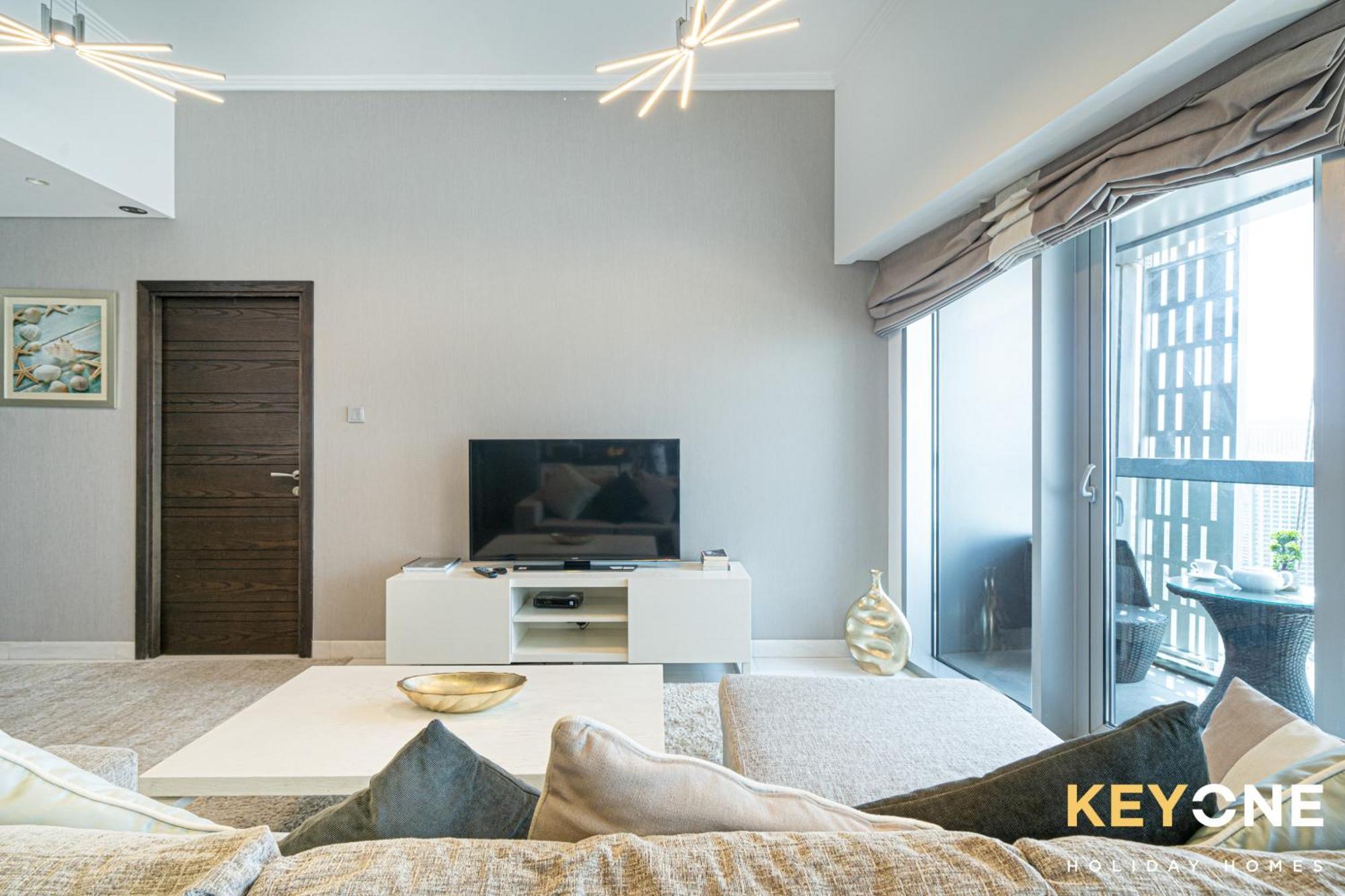 Lavish One Bedroom With Amazing Sun Deck & Pool Apartment