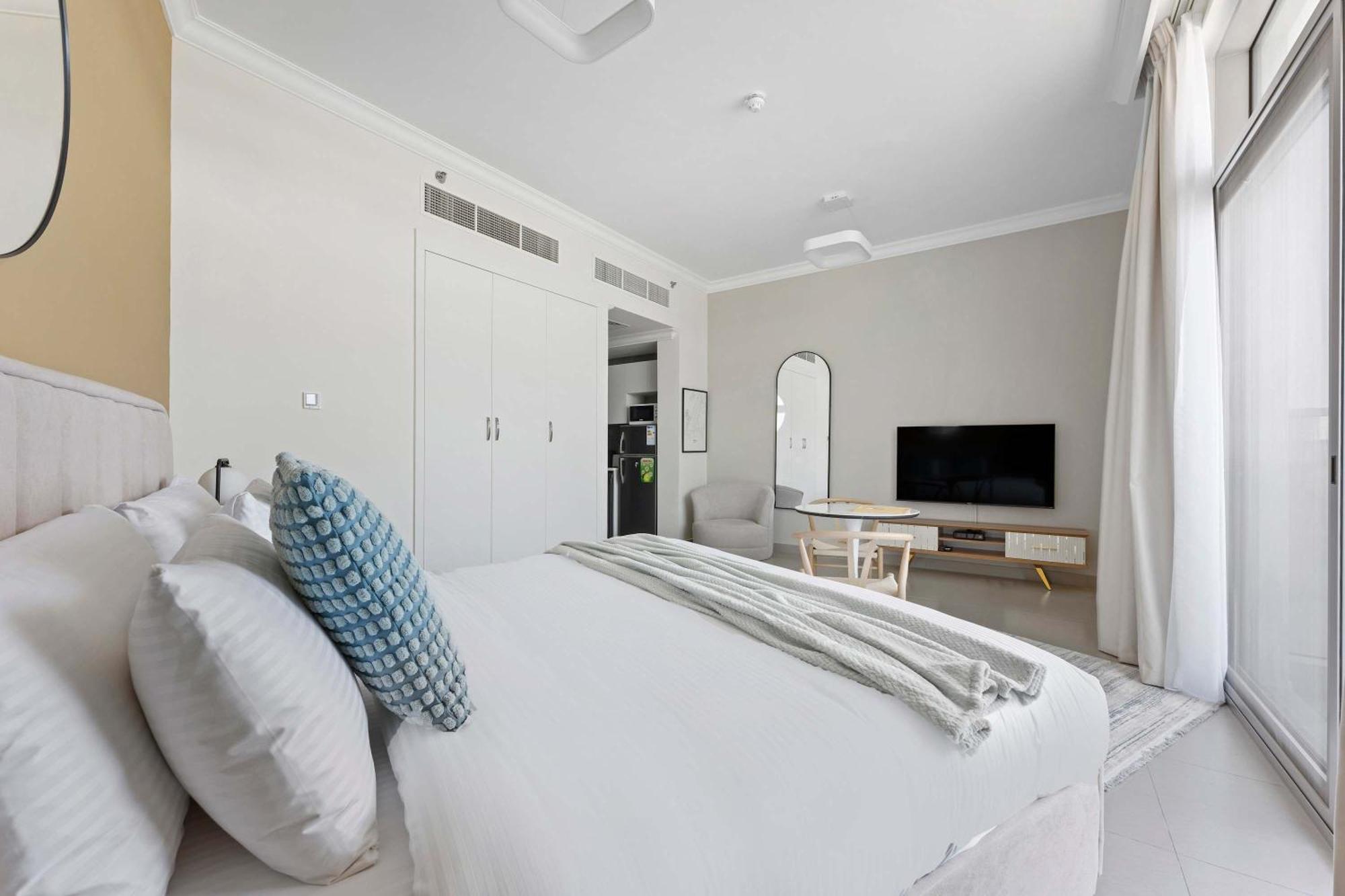 Silkhaus New In Art Gardens Gym & Pool Access Dubai