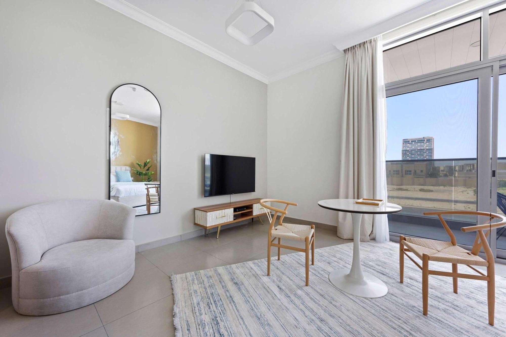 Silkhaus New In Art Gardens Gym & Pool Access Apartment Dubai