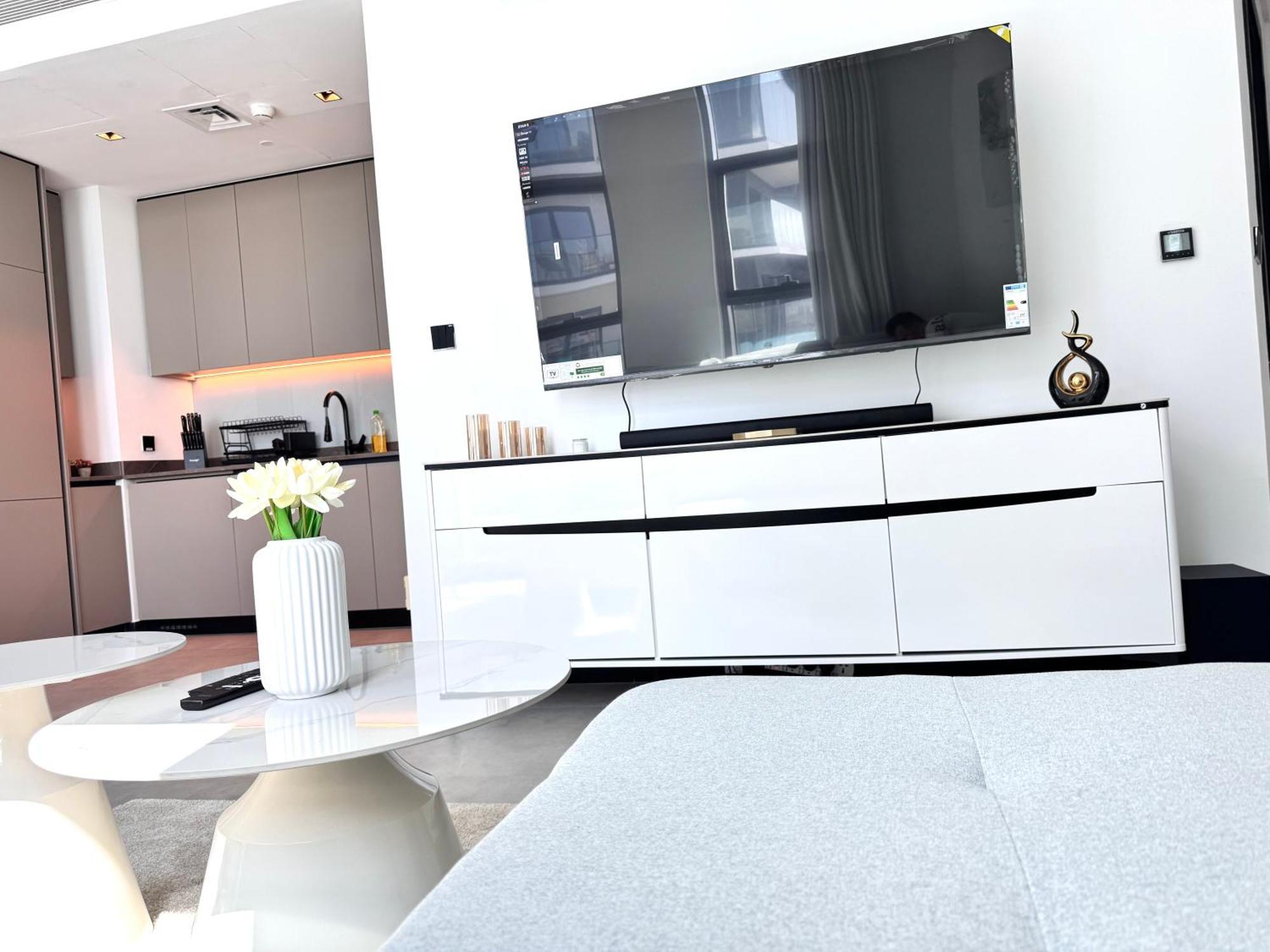 Luxury With Burj Khalifa View, Balcony Netflix Wehome Premium Apartment Dubai