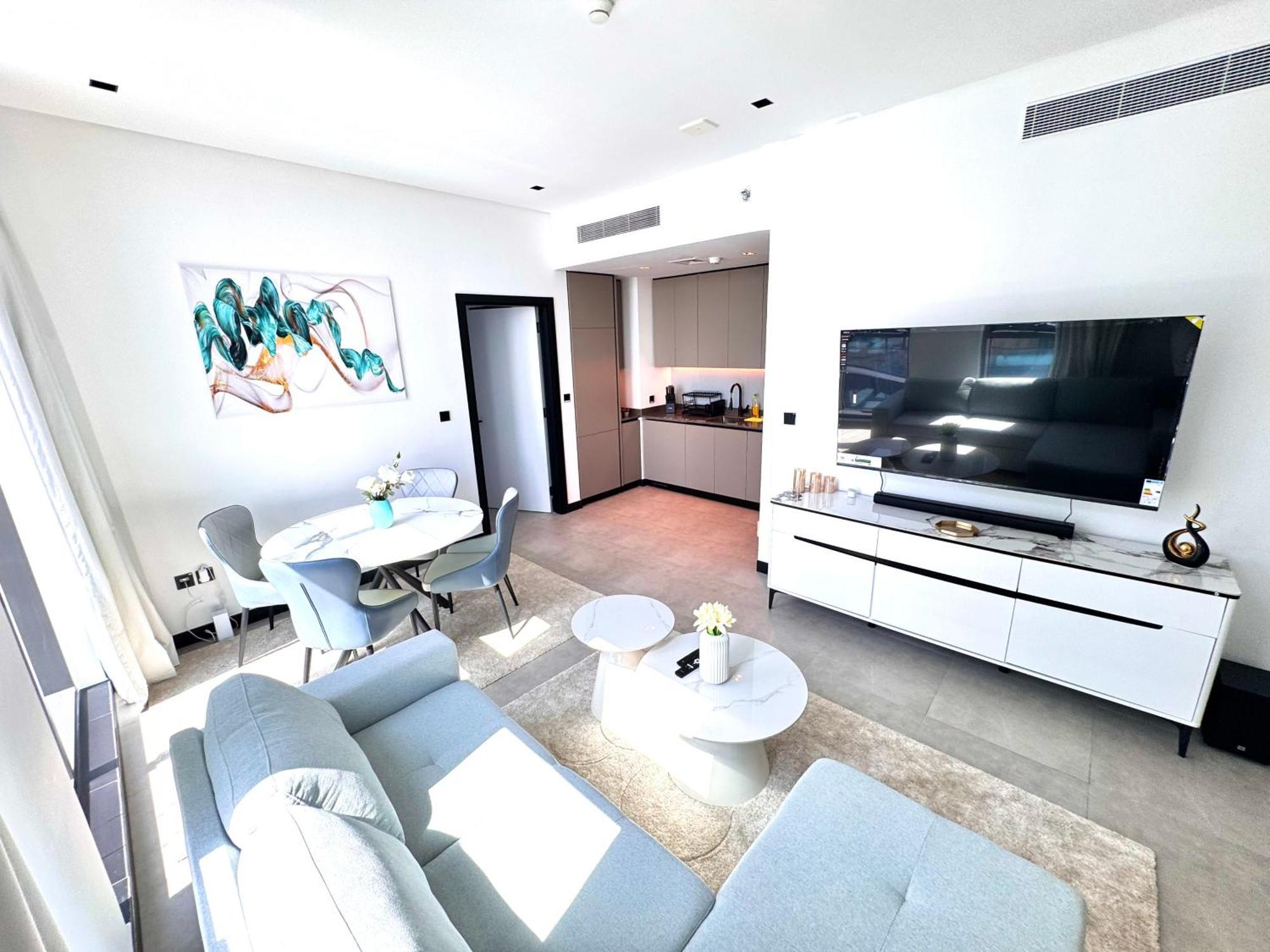 Luxury With Burj Khalifa View, Balcony Netflix Wehome Premium Apartment *