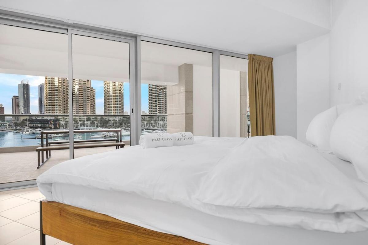 Apartment First Class 1br Inviting Marina Views *
