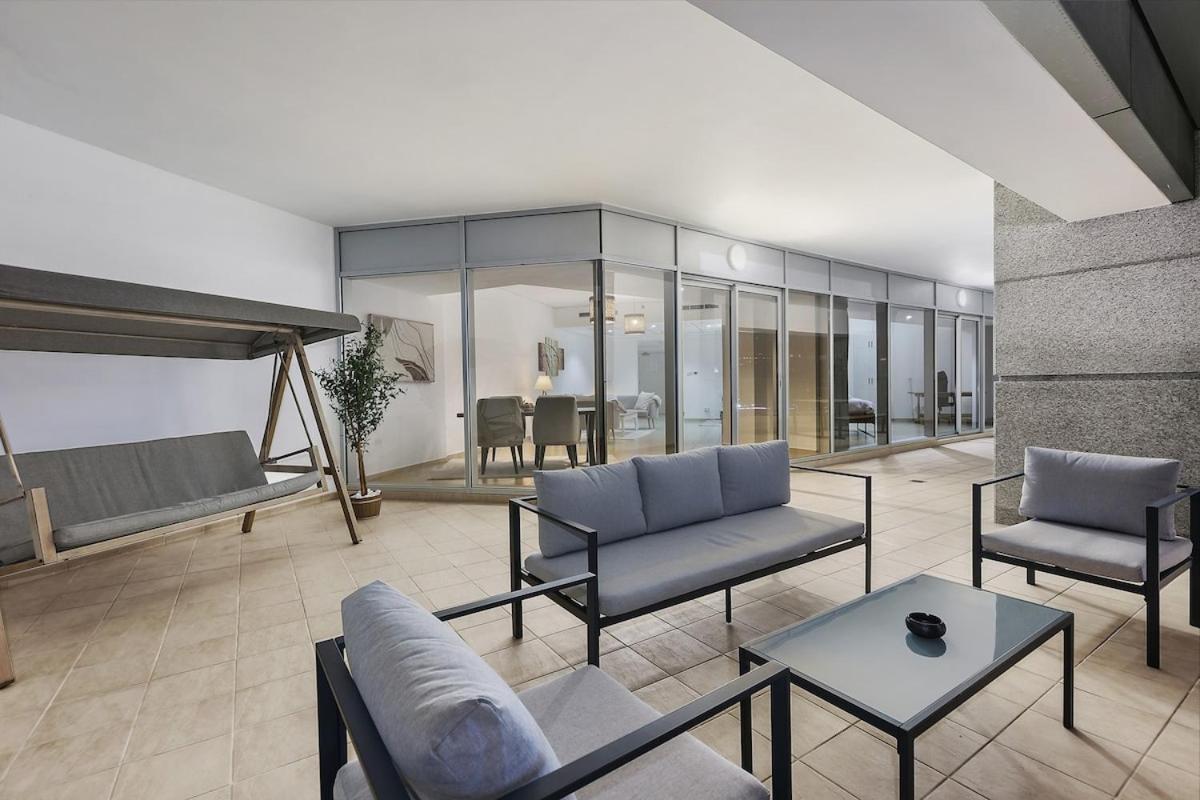 First Class 1br Inviting Marina Views *
