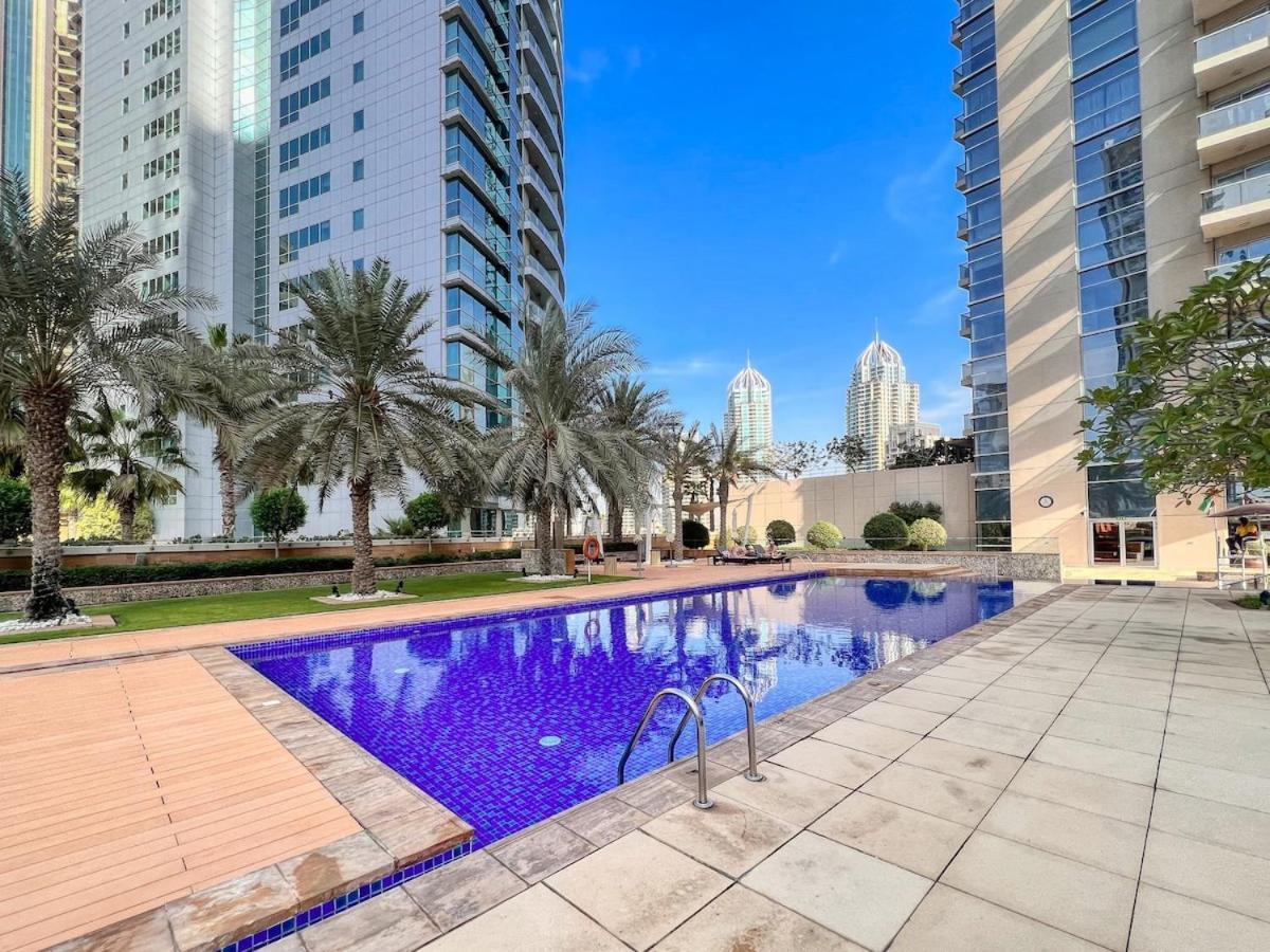 First Class 1br Inviting Marina Views *