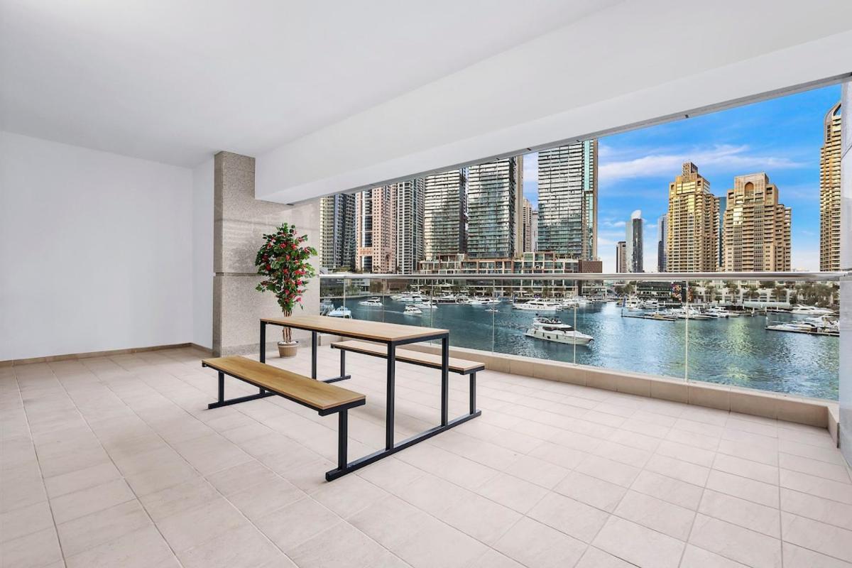 First Class 1br Inviting Marina Views
