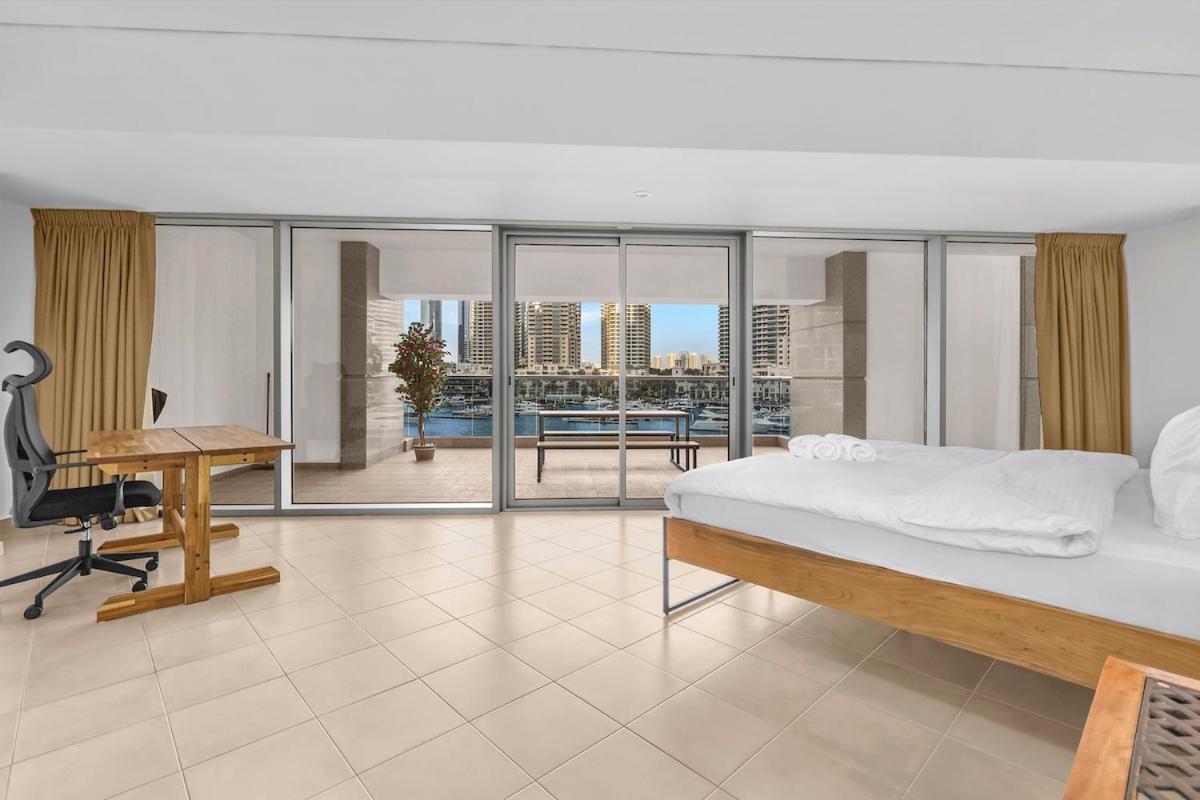 First Class 1br Inviting Marina Views Apartment *
